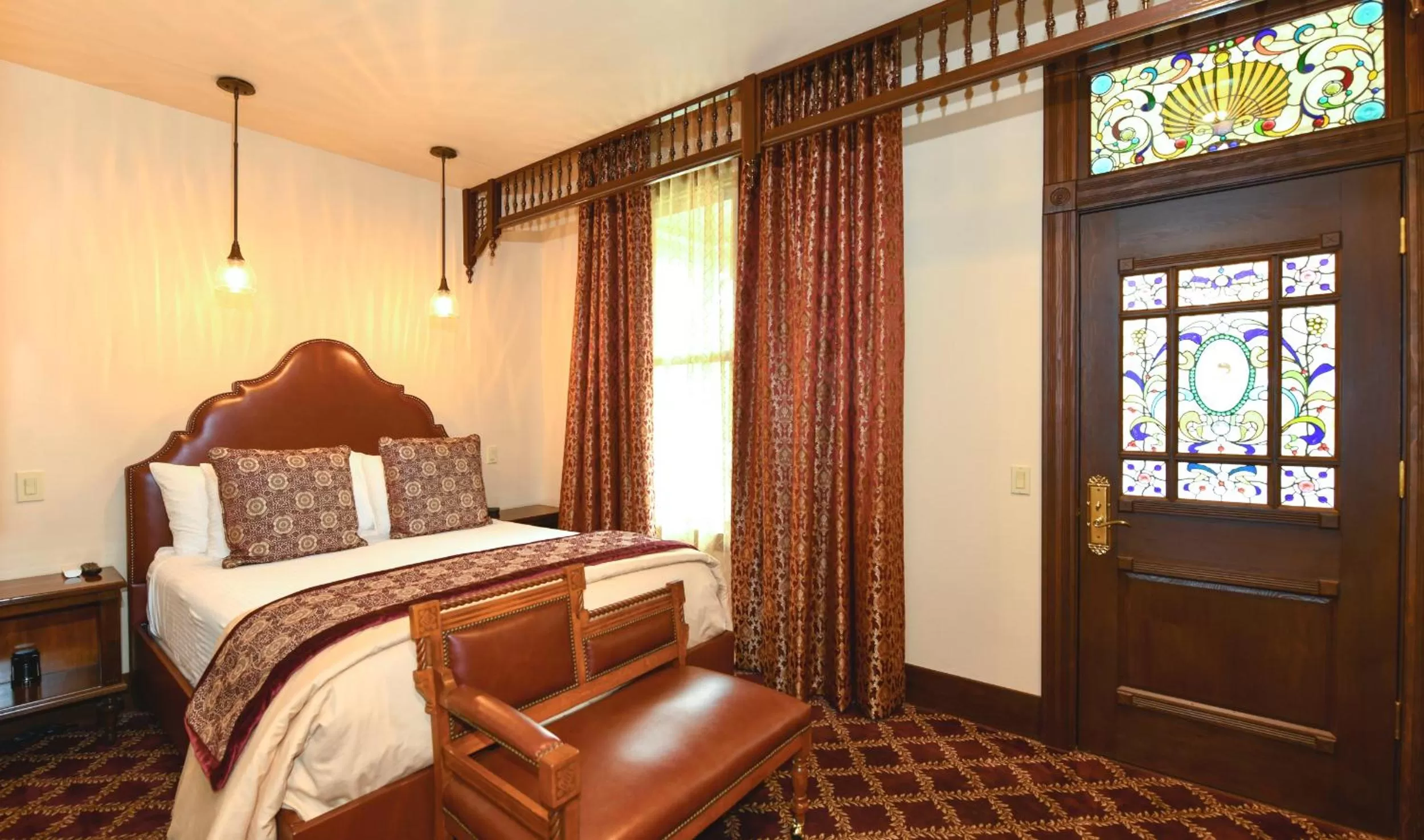 Bedroom, Bed in Blackbird Inn