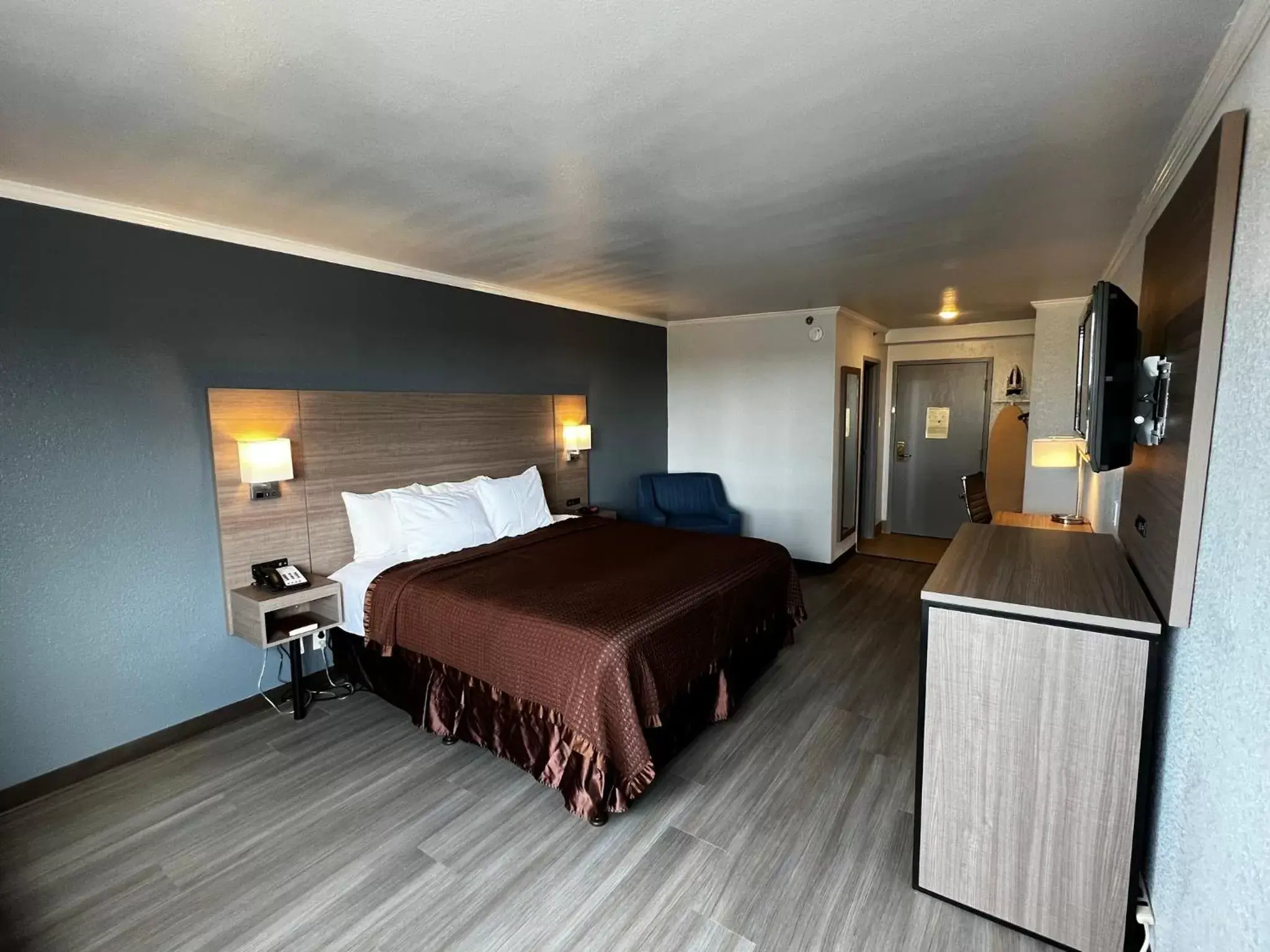 Bedroom, Bed in Super 8 by Wyndham Fort Worth Entertainment District