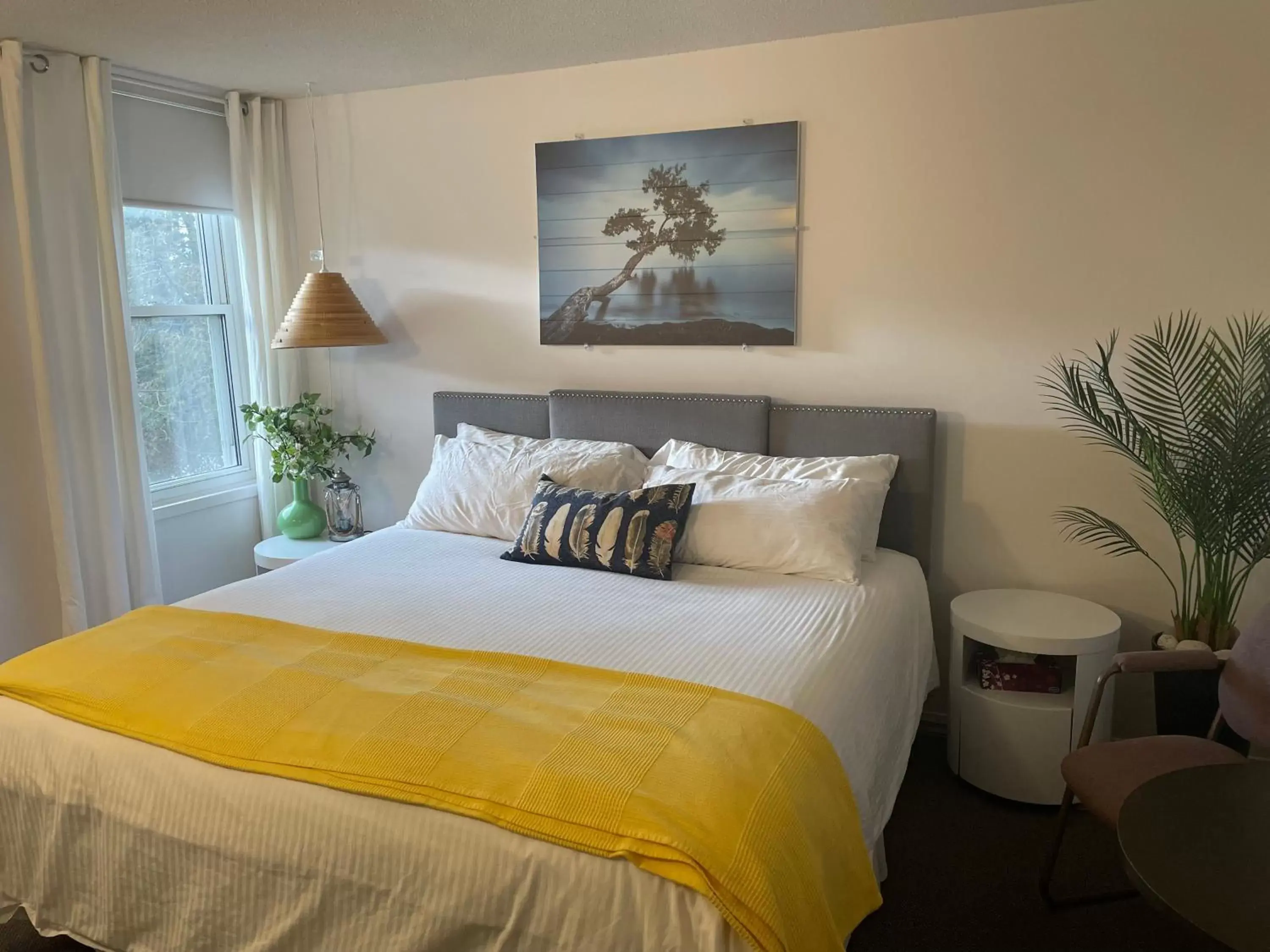 Photo of the whole room, Bed in Paradise Inn On the Beach