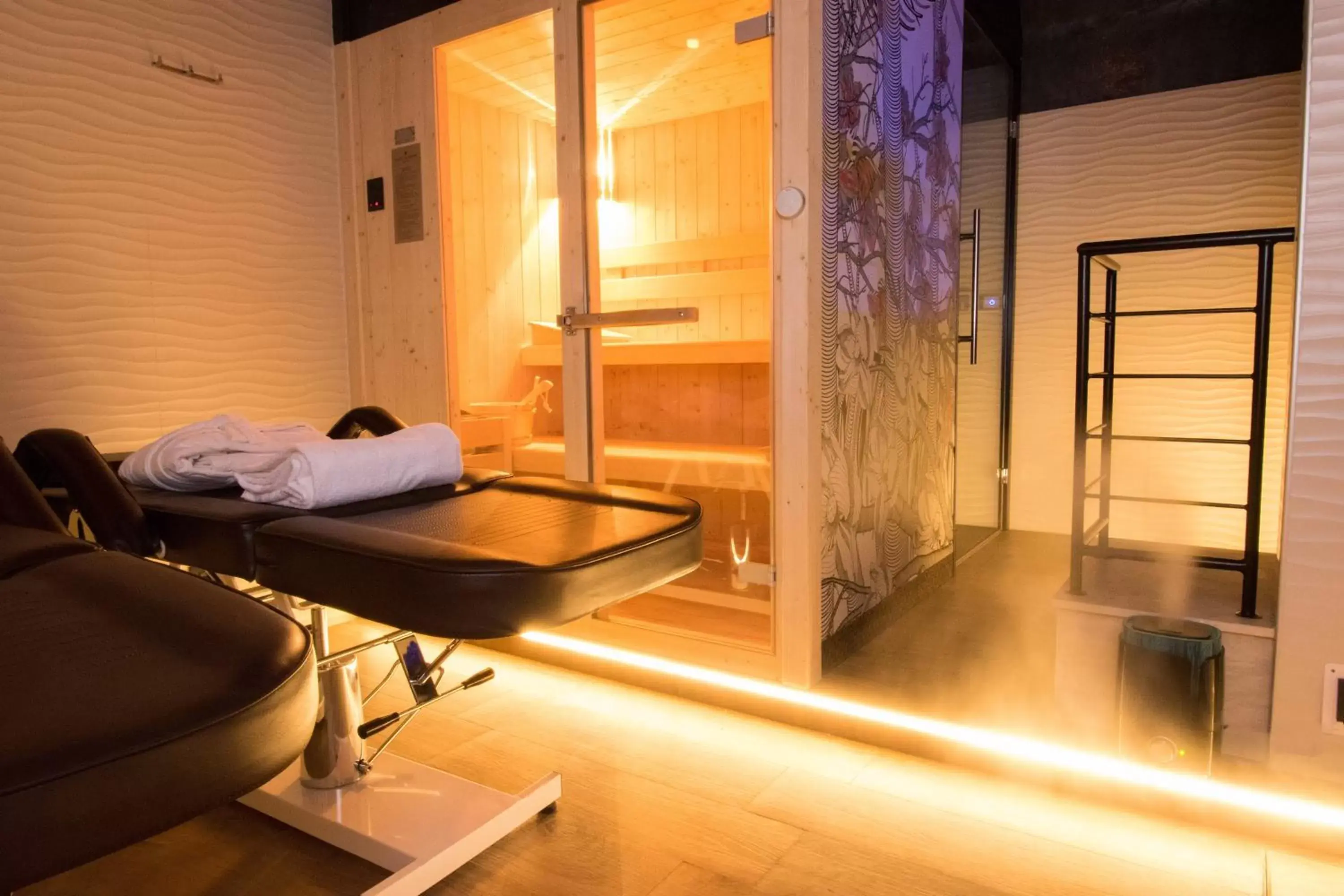 Massage, Bathroom in Roma Luxus Hotel