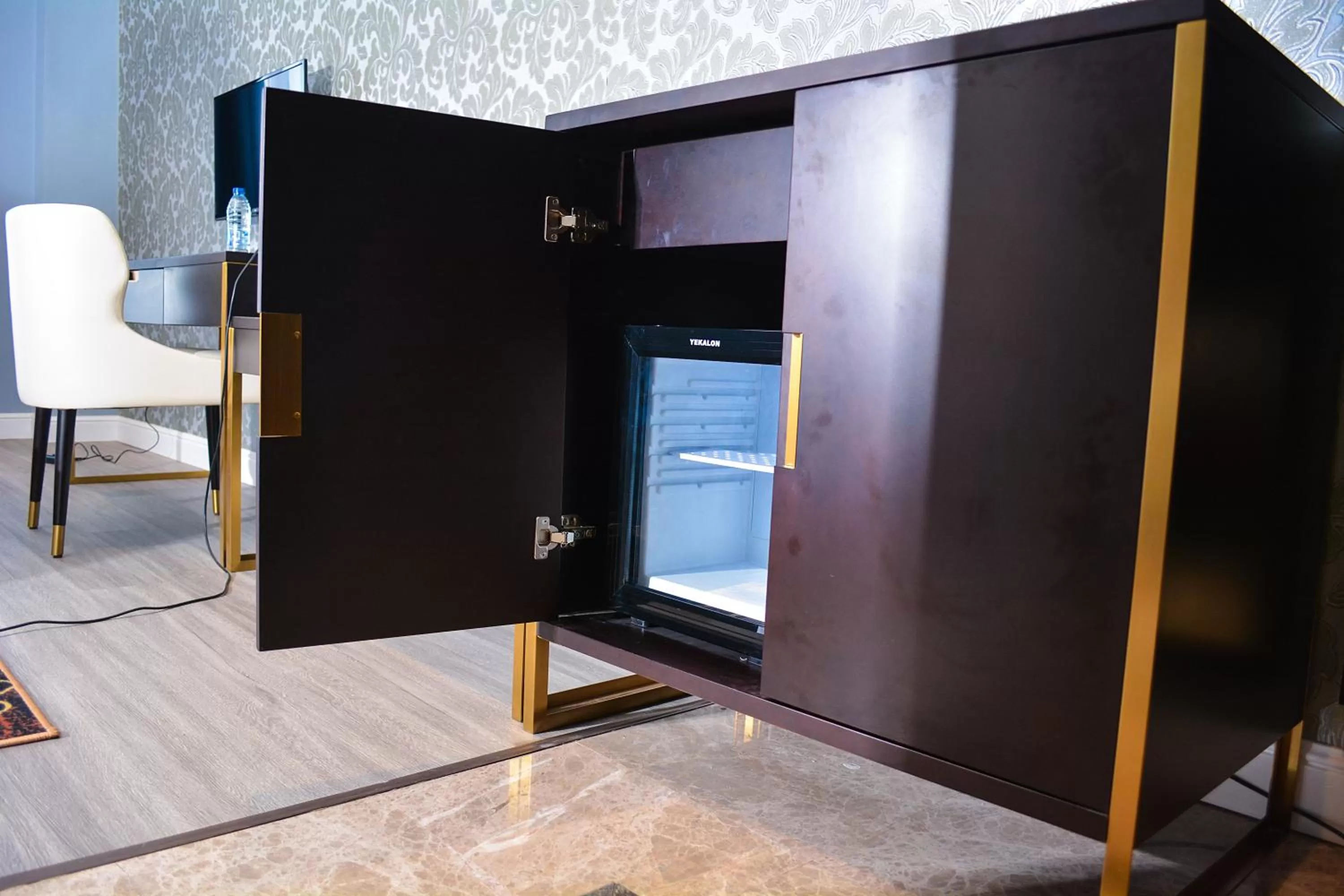 oven, TV/Entertainment Center in Djeuga Palace Hotel