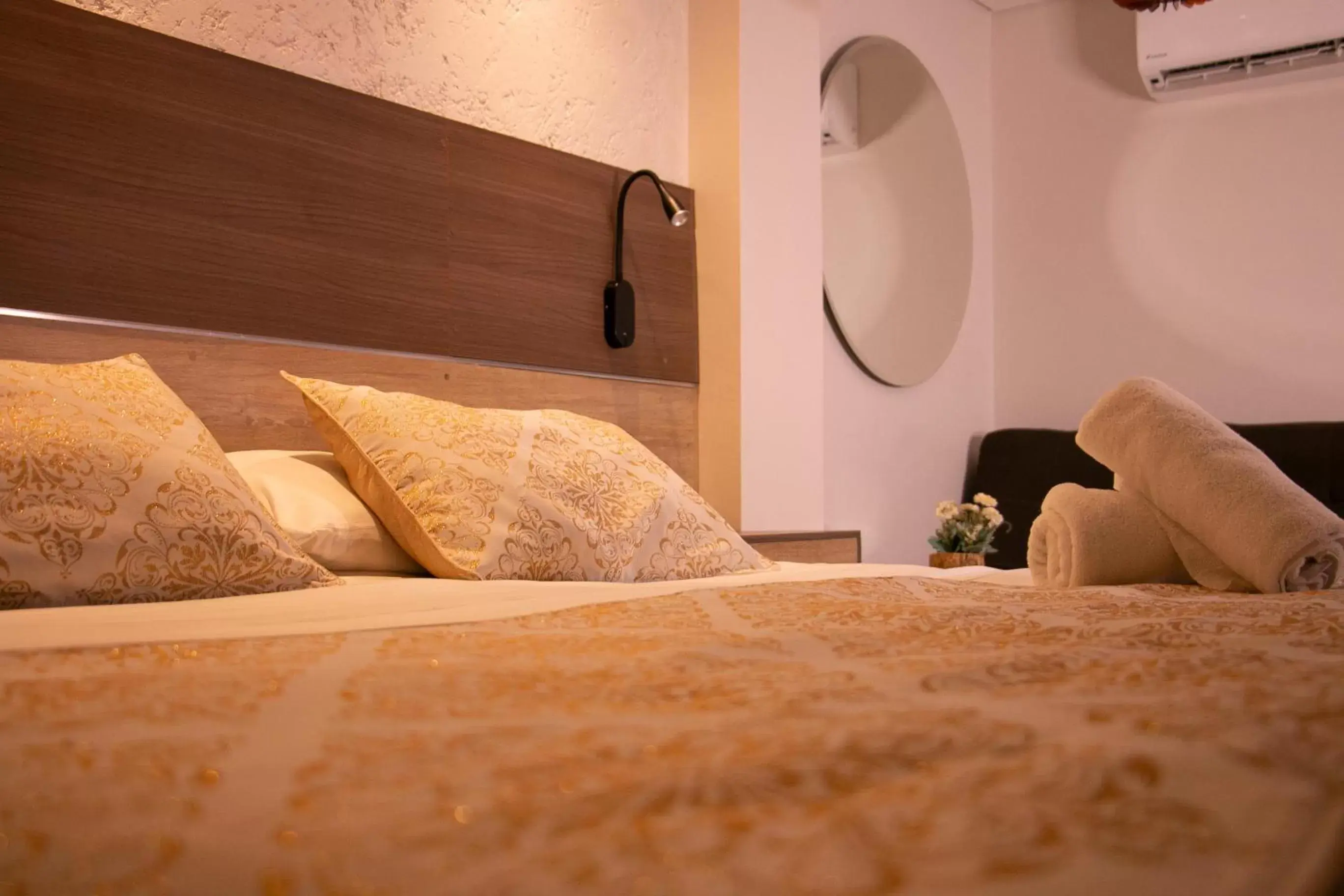 Bed in Hotel Cartagena Royal Inn