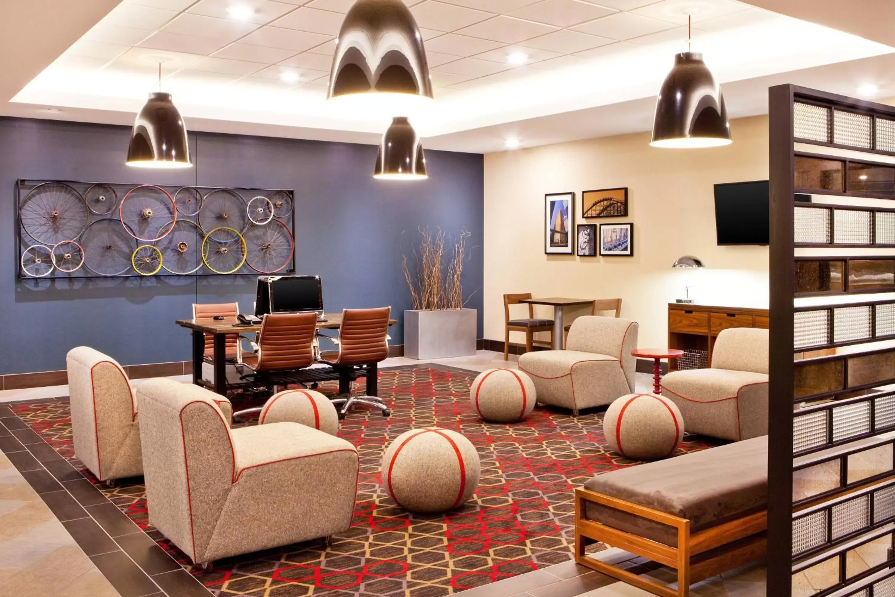 Lobby or reception, Lounge/Bar in Four Points By Sheraton - Saginaw