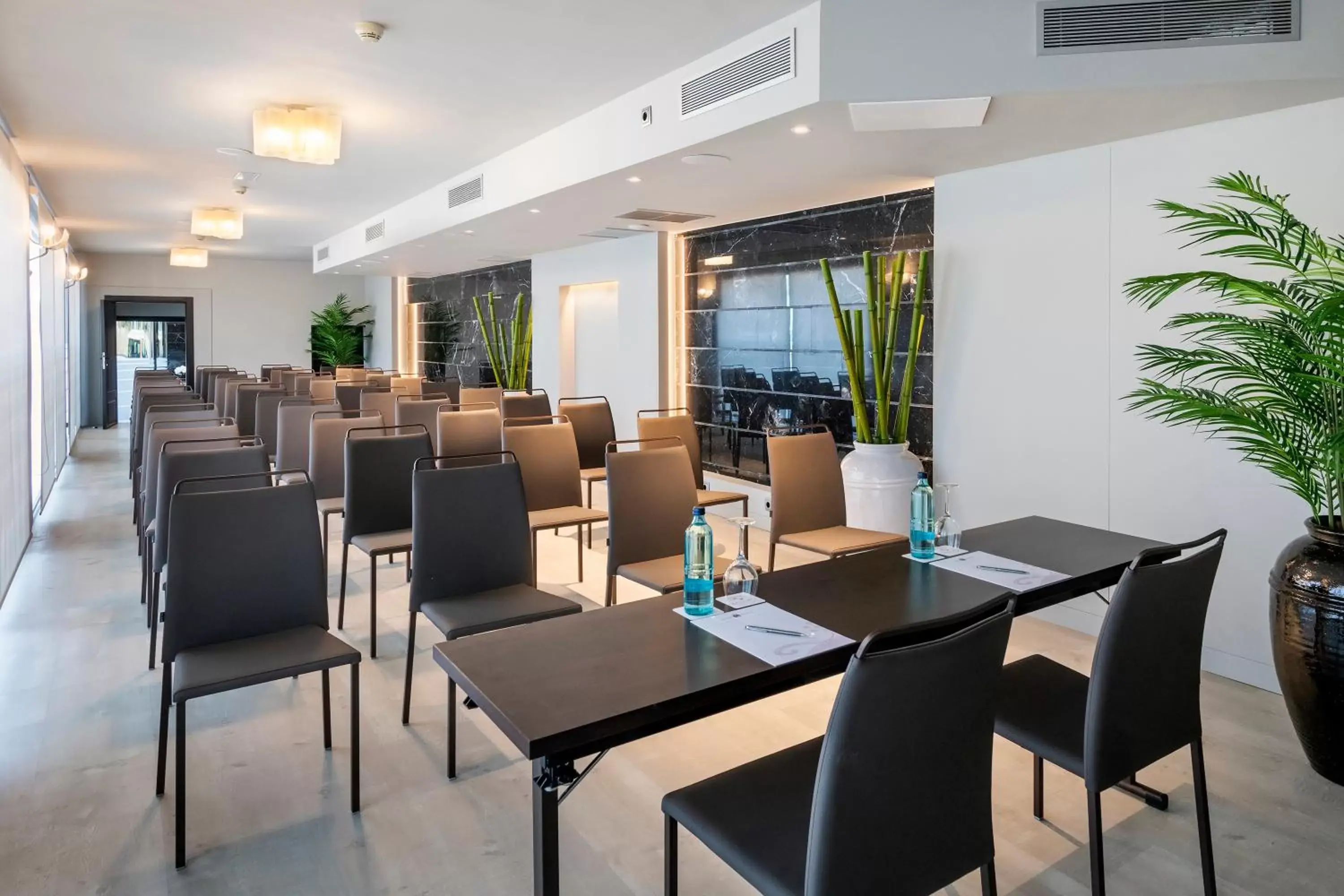 Meeting/conference room, Restaurant/Places to Eat in Salles Hotel Aeroport de Girona