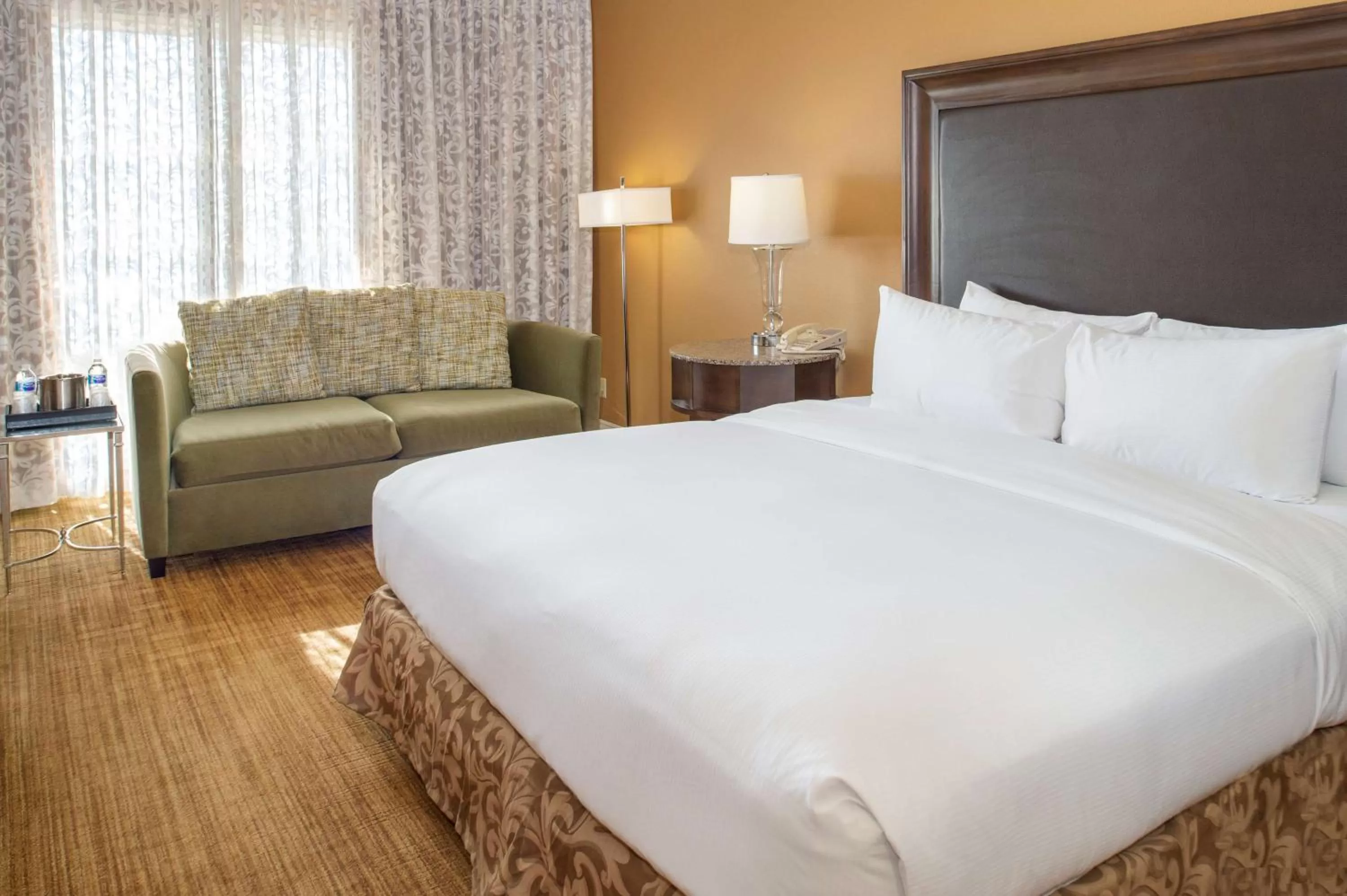 Bed in Hilton St. Louis Airport