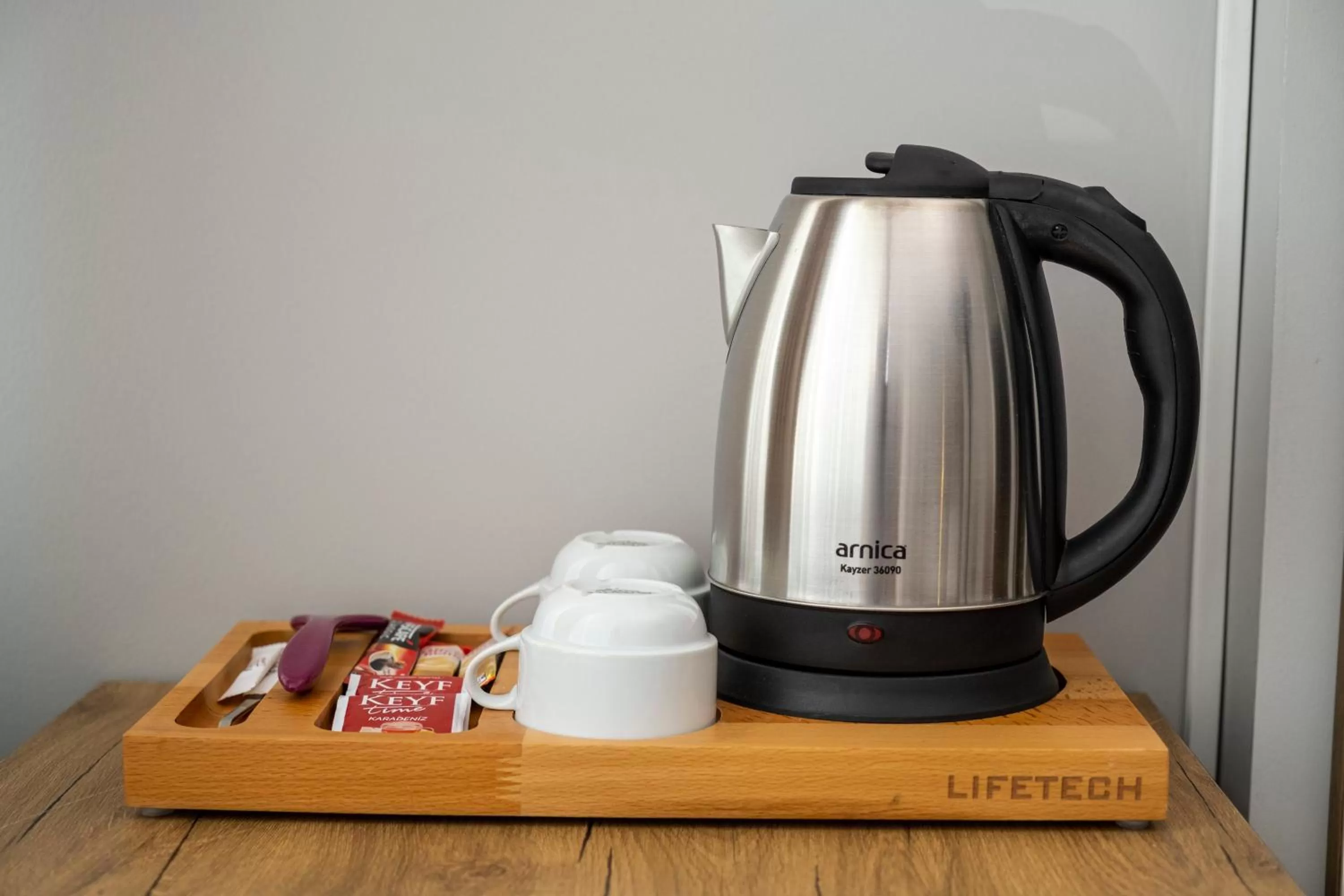 Coffee/tea facilities in Comfort Center Suit Hotel