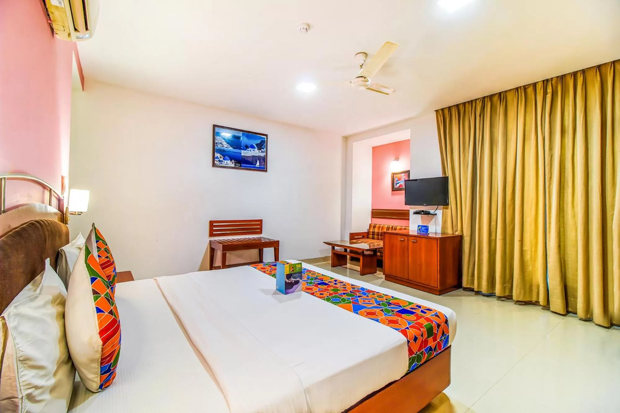 TV and multimedia, Bed in FabHotel F9 NFC