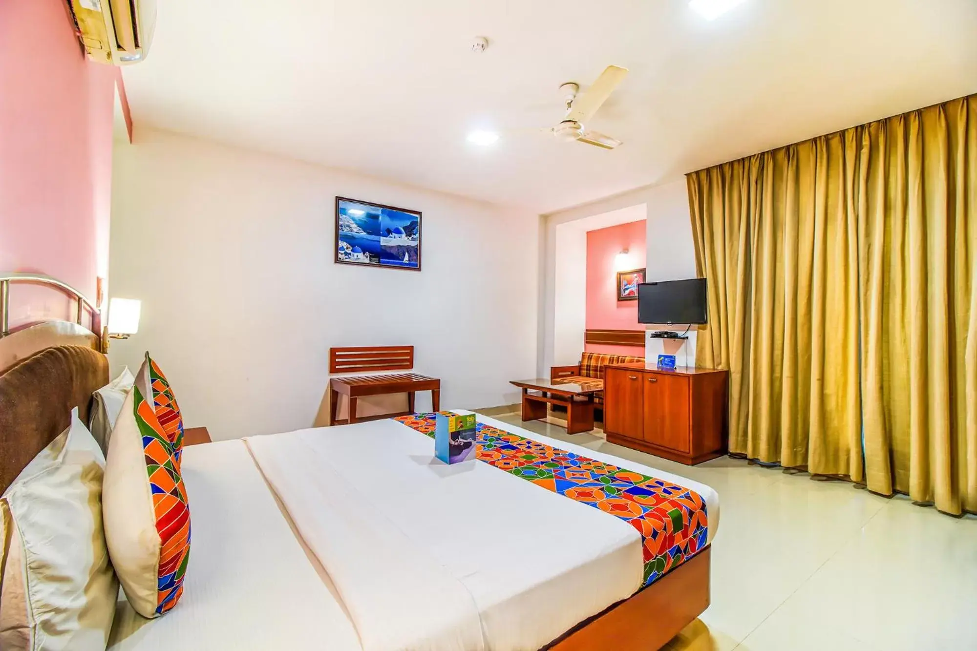 TV and multimedia, Bed in FabHotel F9 NFC TV and multimedia, Bed in FabHotel F9 NFC