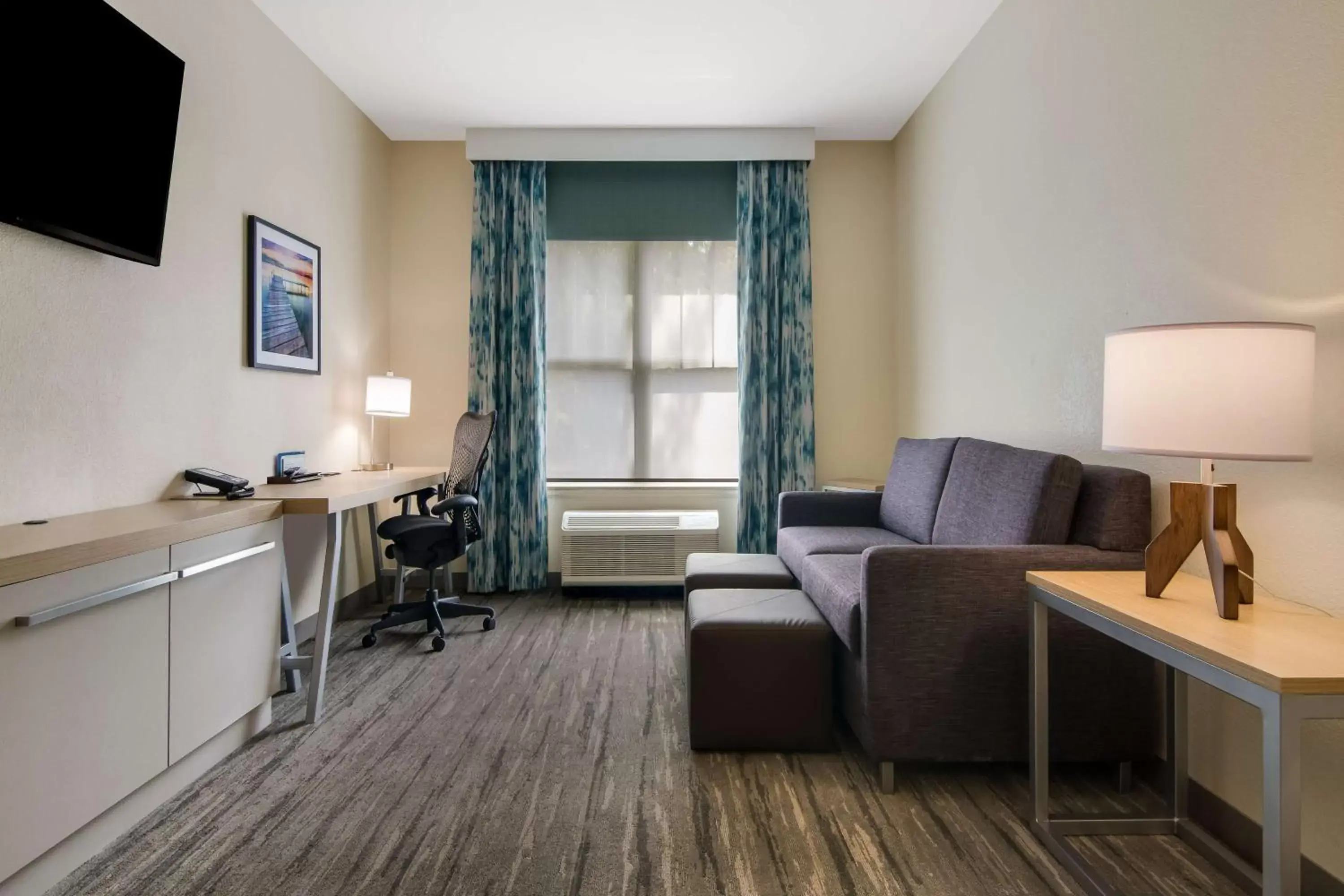 Bedroom, Seating Area in Hilton Garden Inn Madison West/Middleton