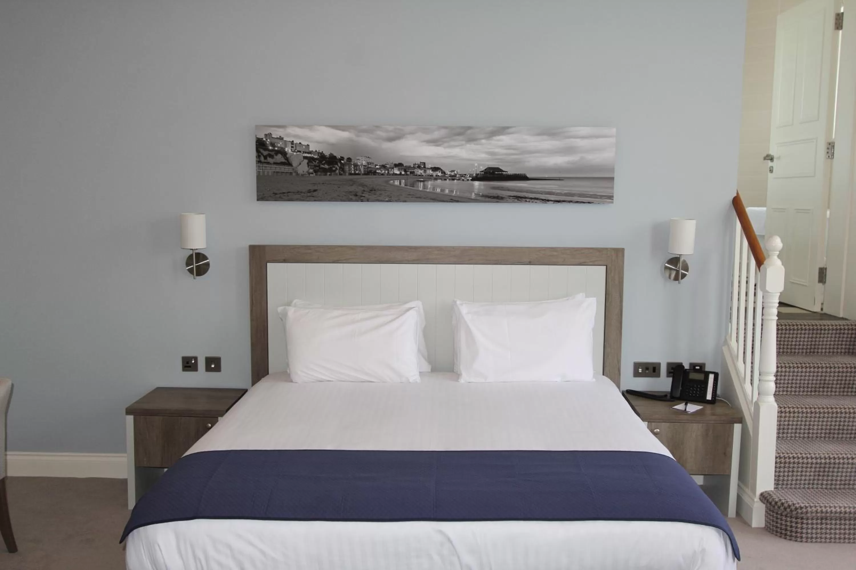 Bedroom, Bed in Yarrow Hotel