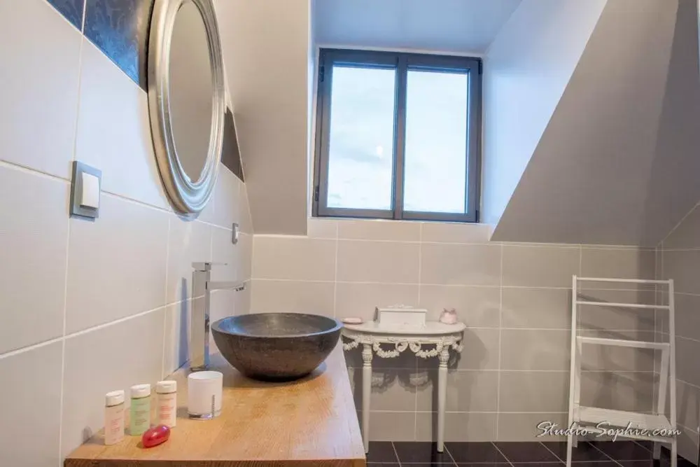 Bathroom in Champagne Domaine Sacret - AY