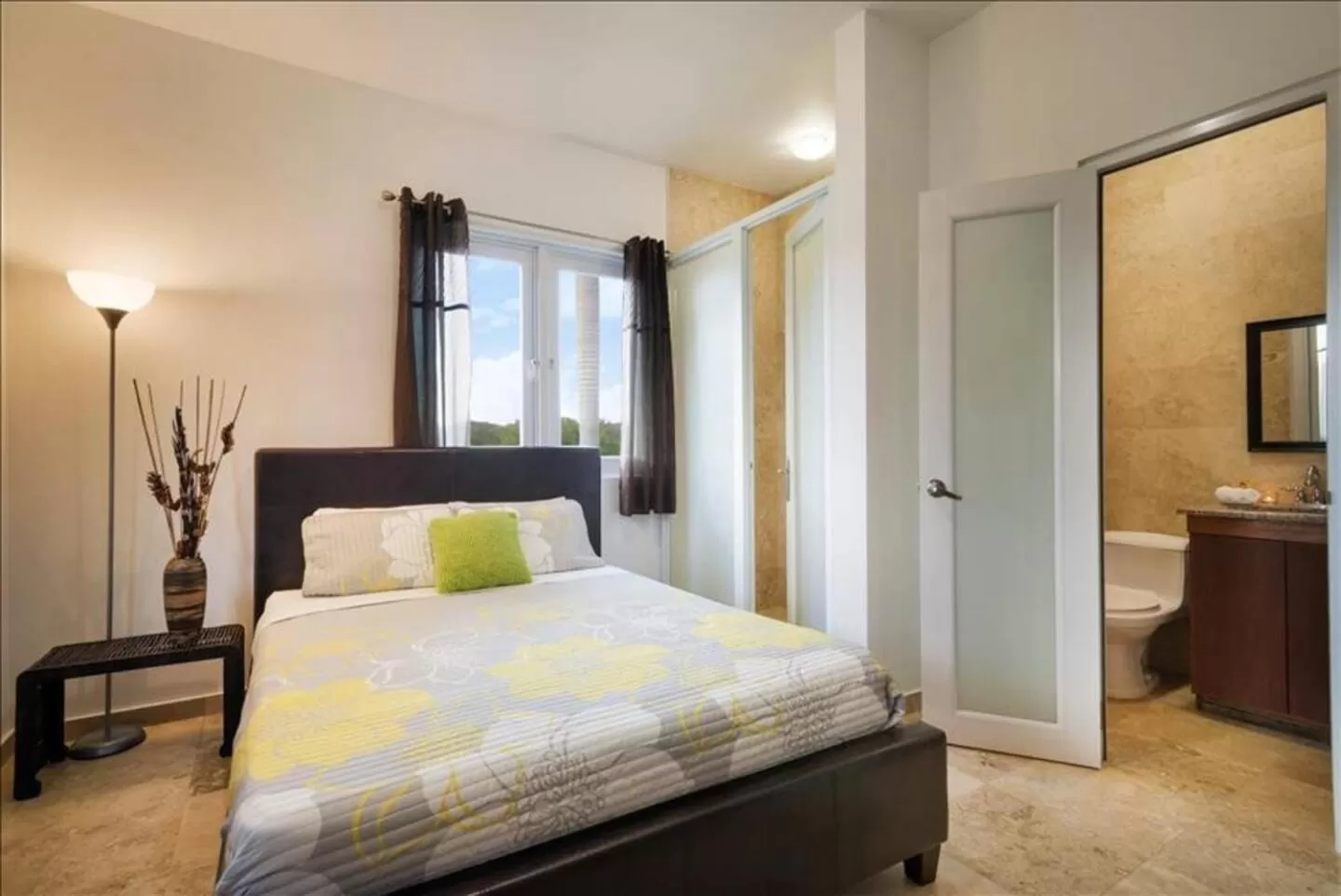 Bed in Manati World Point Inn