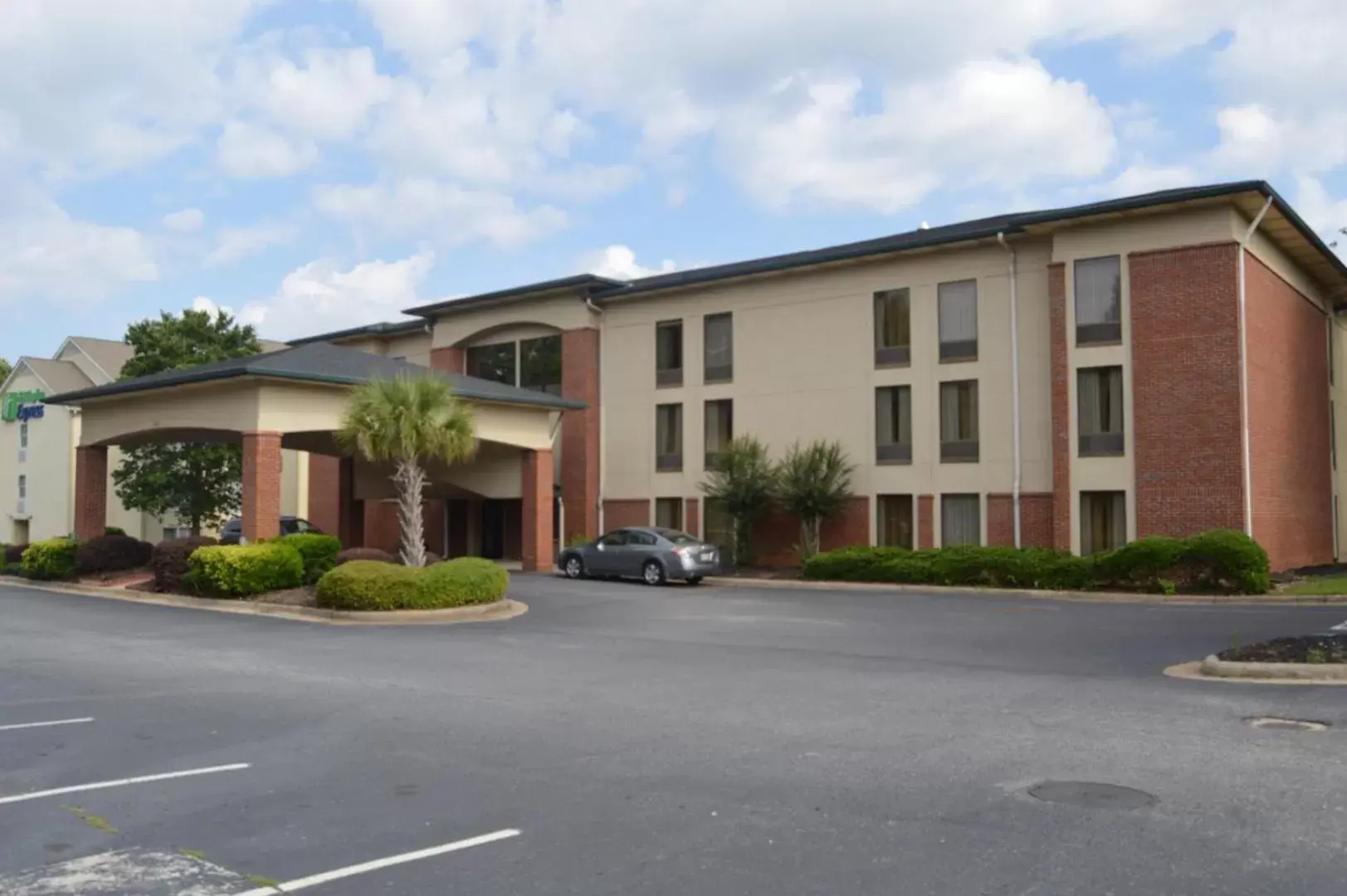 Property Building in Country Inn & Suites by Radisson, Alpharetta, GA