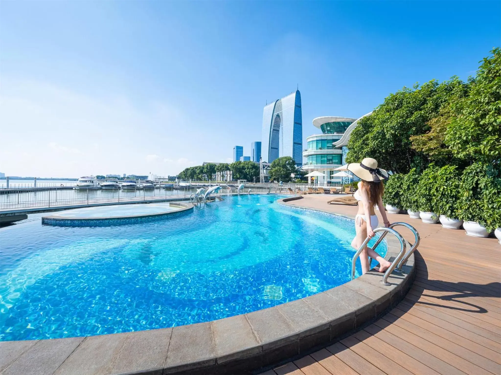 Swimming pool in Crowne Plaza Suzhou by IHG Swimming pool in Crowne Plaza Suzhou by IHG