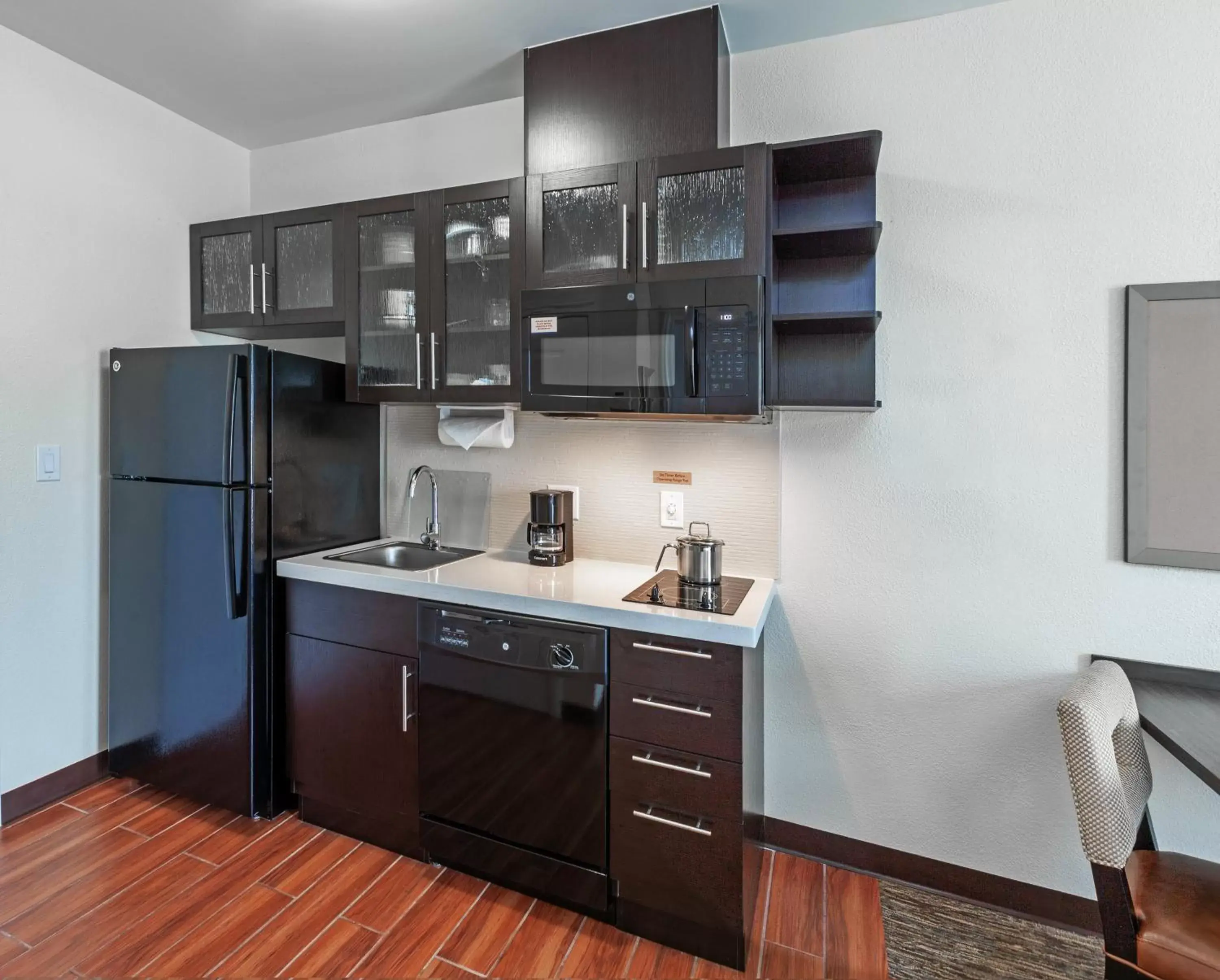 Photo of the whole room, Kitchen/Kitchenette in Candlewood Suites Houston - Spring, an IHG Hotel