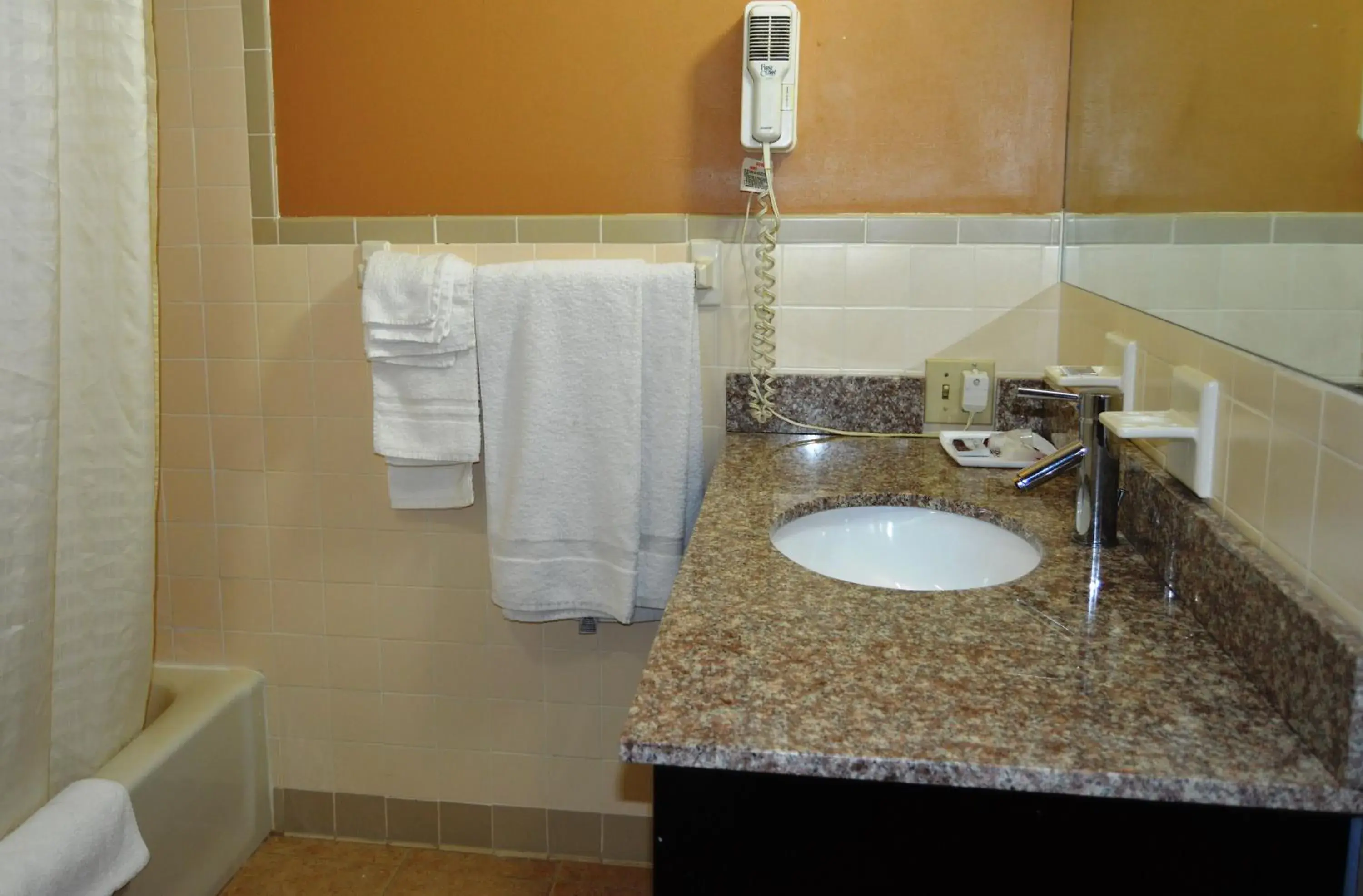 Bathroom in Hollow Inn and Motel