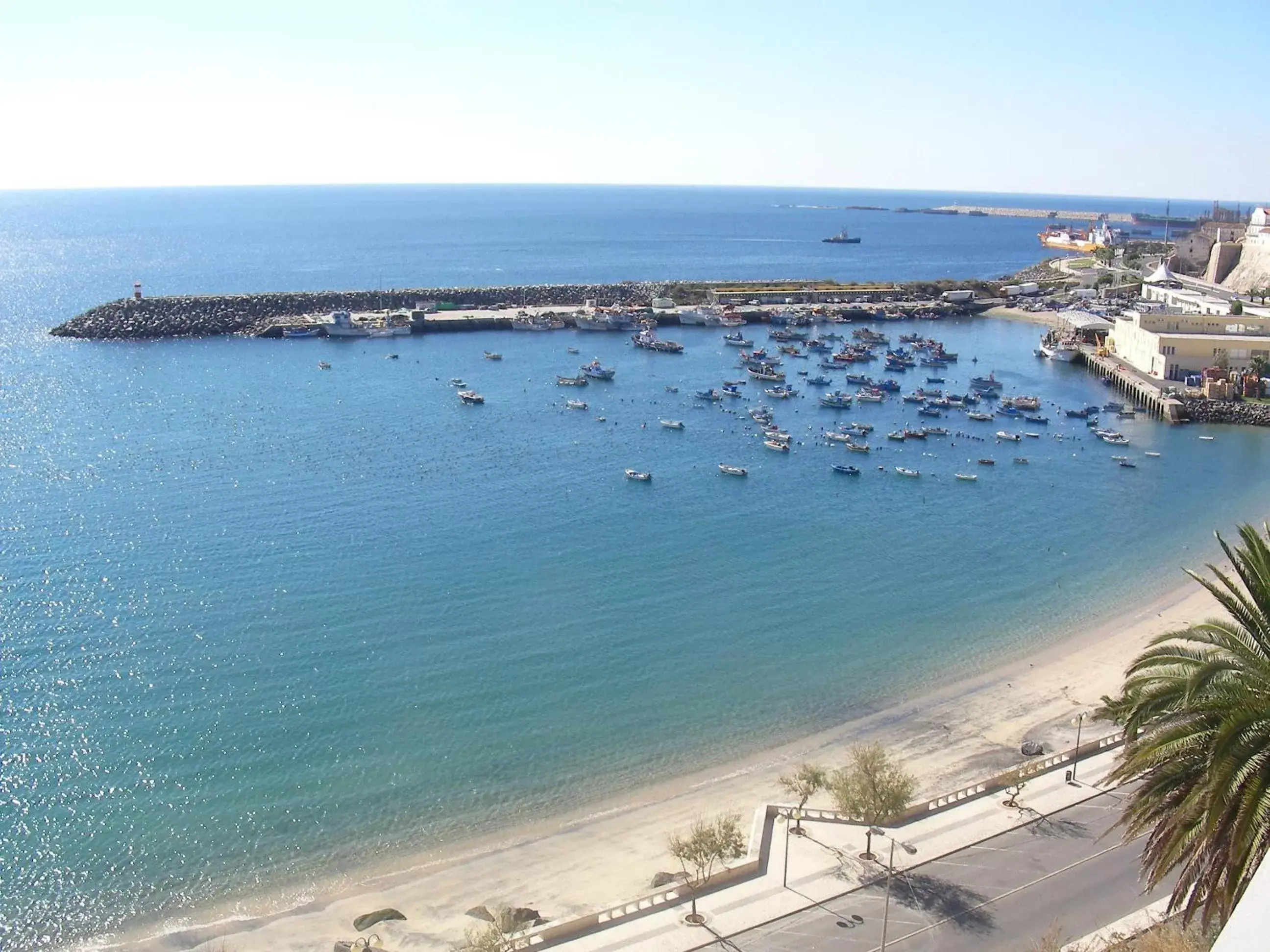 Beach in Hotel Veleiro