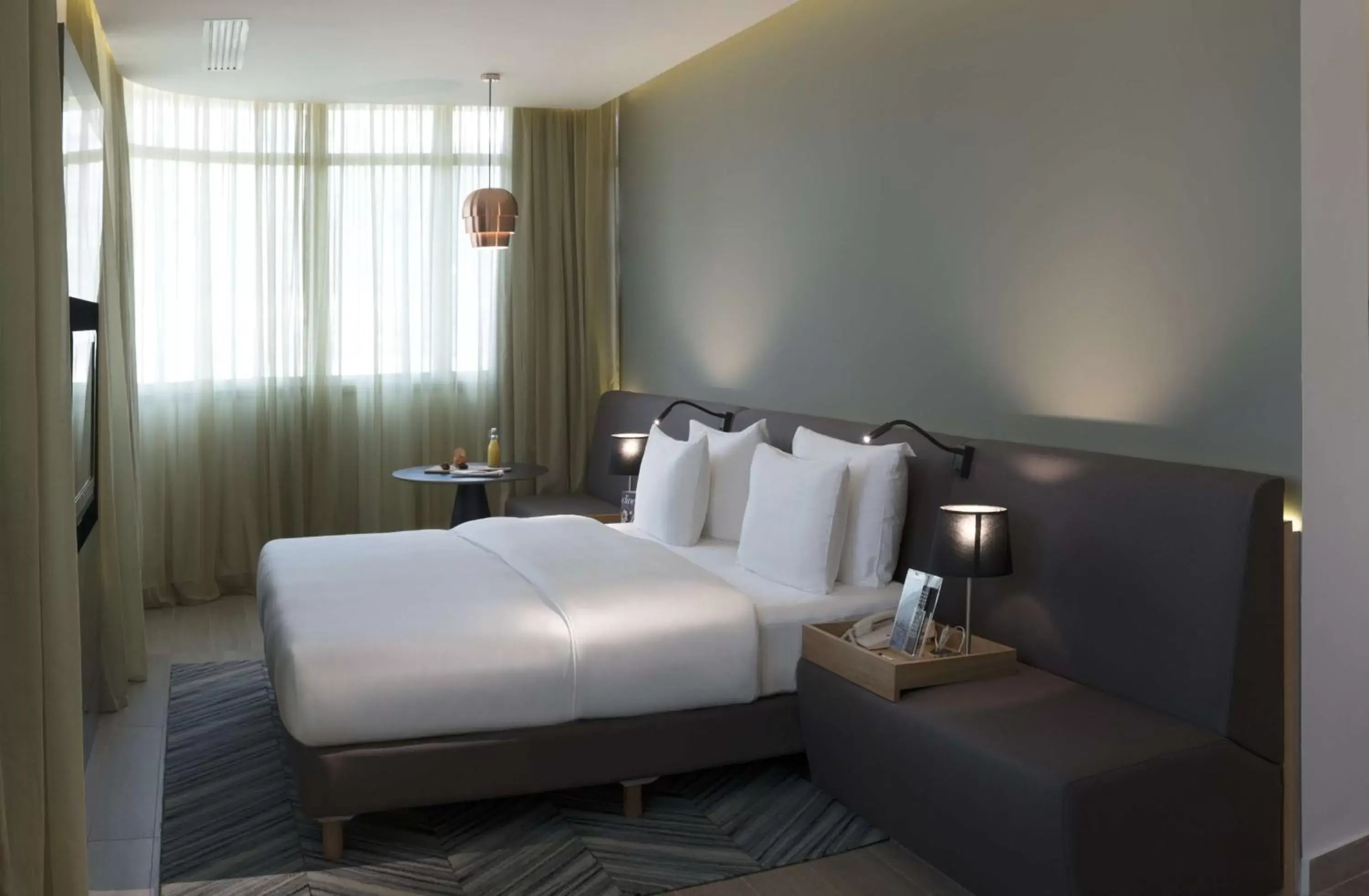 Bedroom, Bed in Radisson Blu Hotel, Beirut Verdun