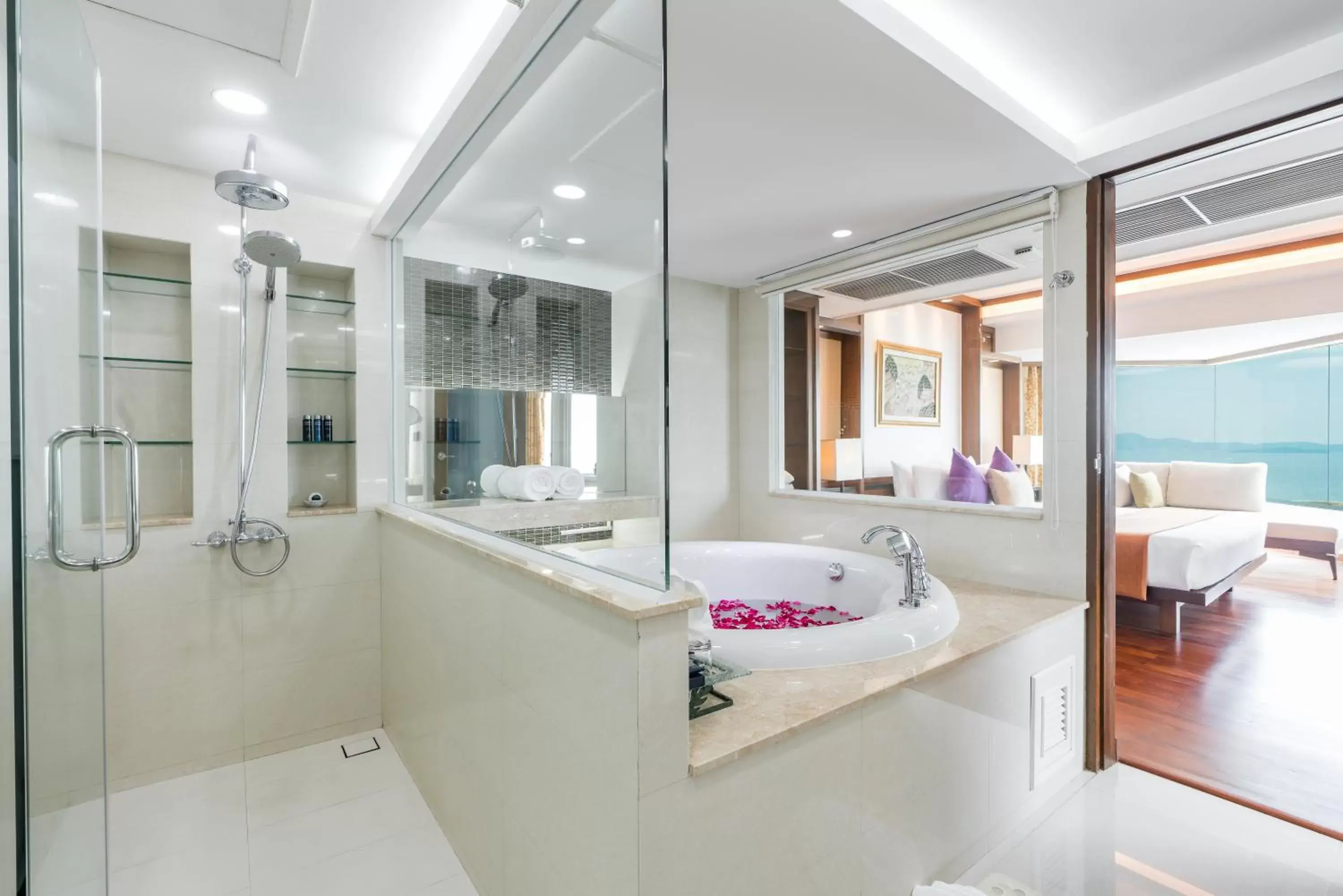 Bathroom in Royal Cliff Beach Hotel Pattaya