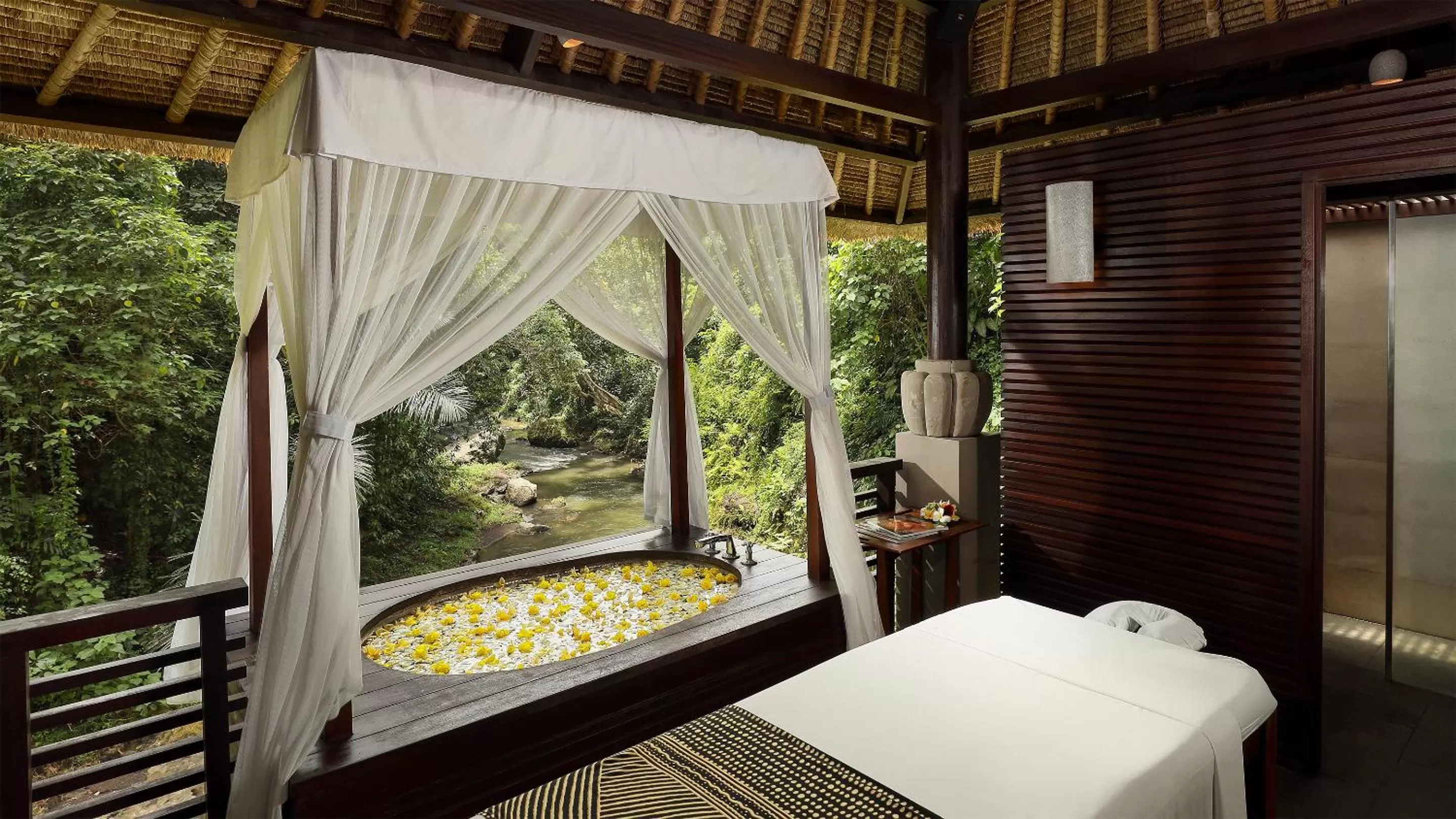 Massage, Bed in Maya Ubud Resort & Spa