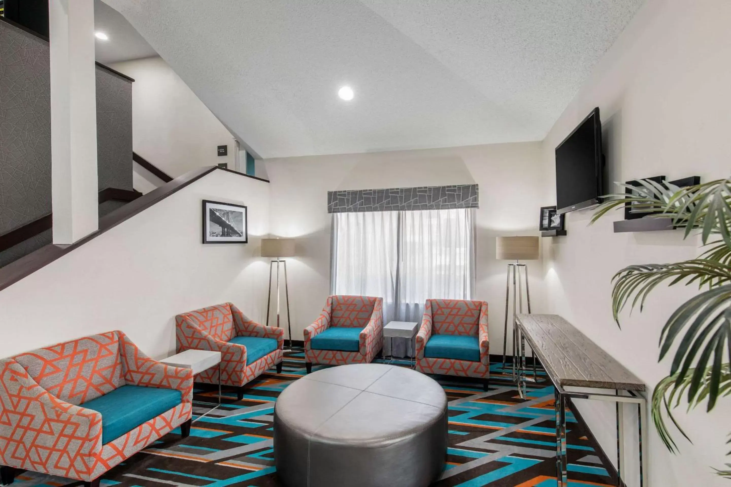 Lobby or reception, Seating Area in Clarion Inn & Suites DFW North