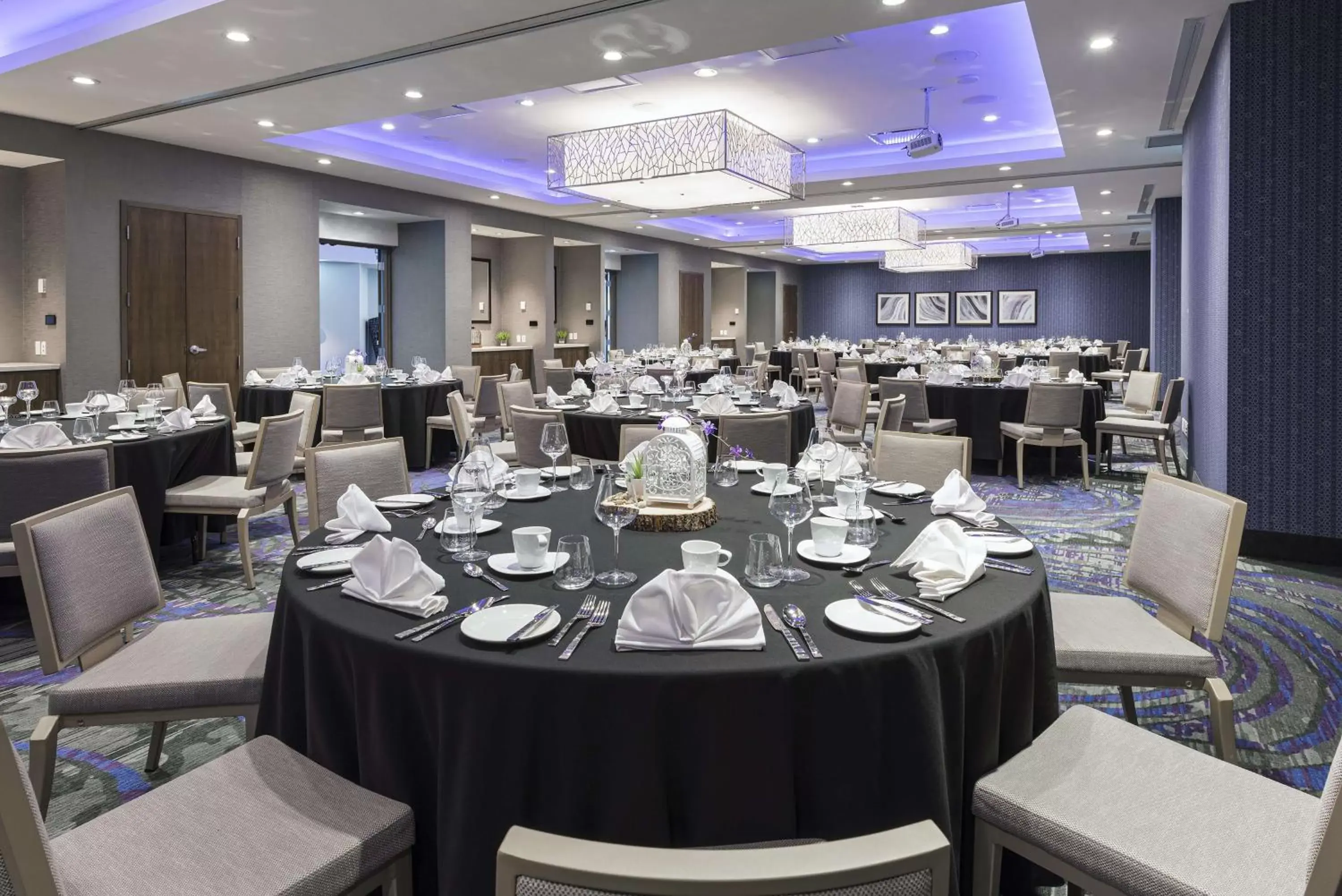 Meeting/conference room, Restaurant/Places to Eat in Hilton Garden Inn Ottawa Downtown