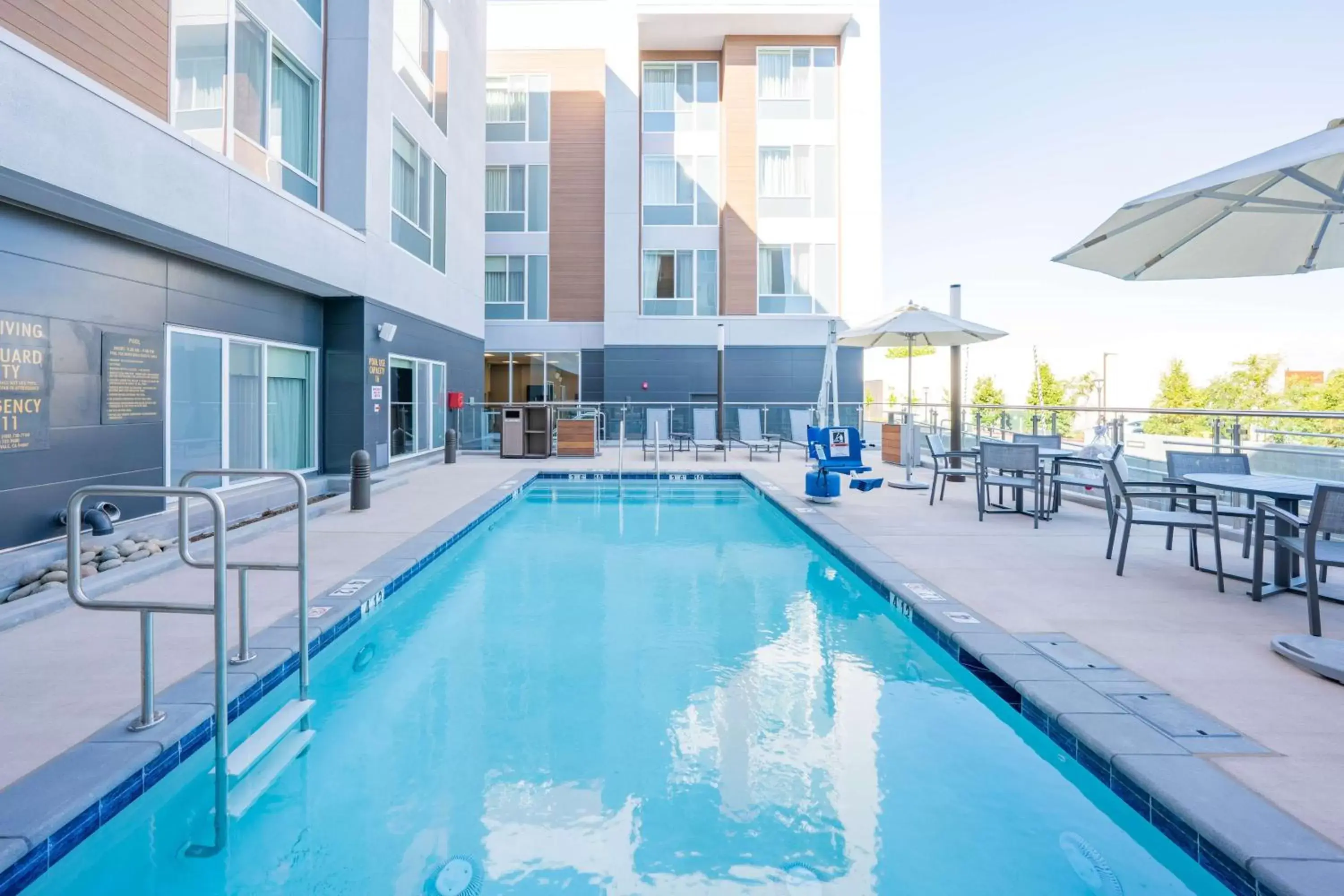 Swimming Pool in Homewood Suites By Hilton Sunnyvale-Silicon Valley, Ca