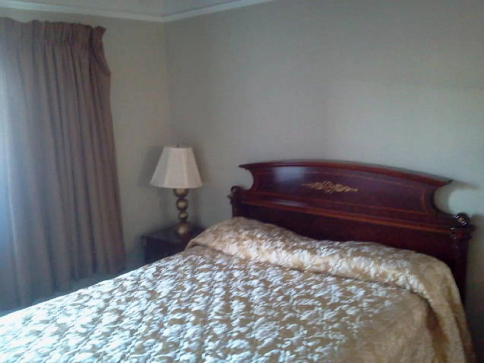 Bed in Golden Gate Lodging