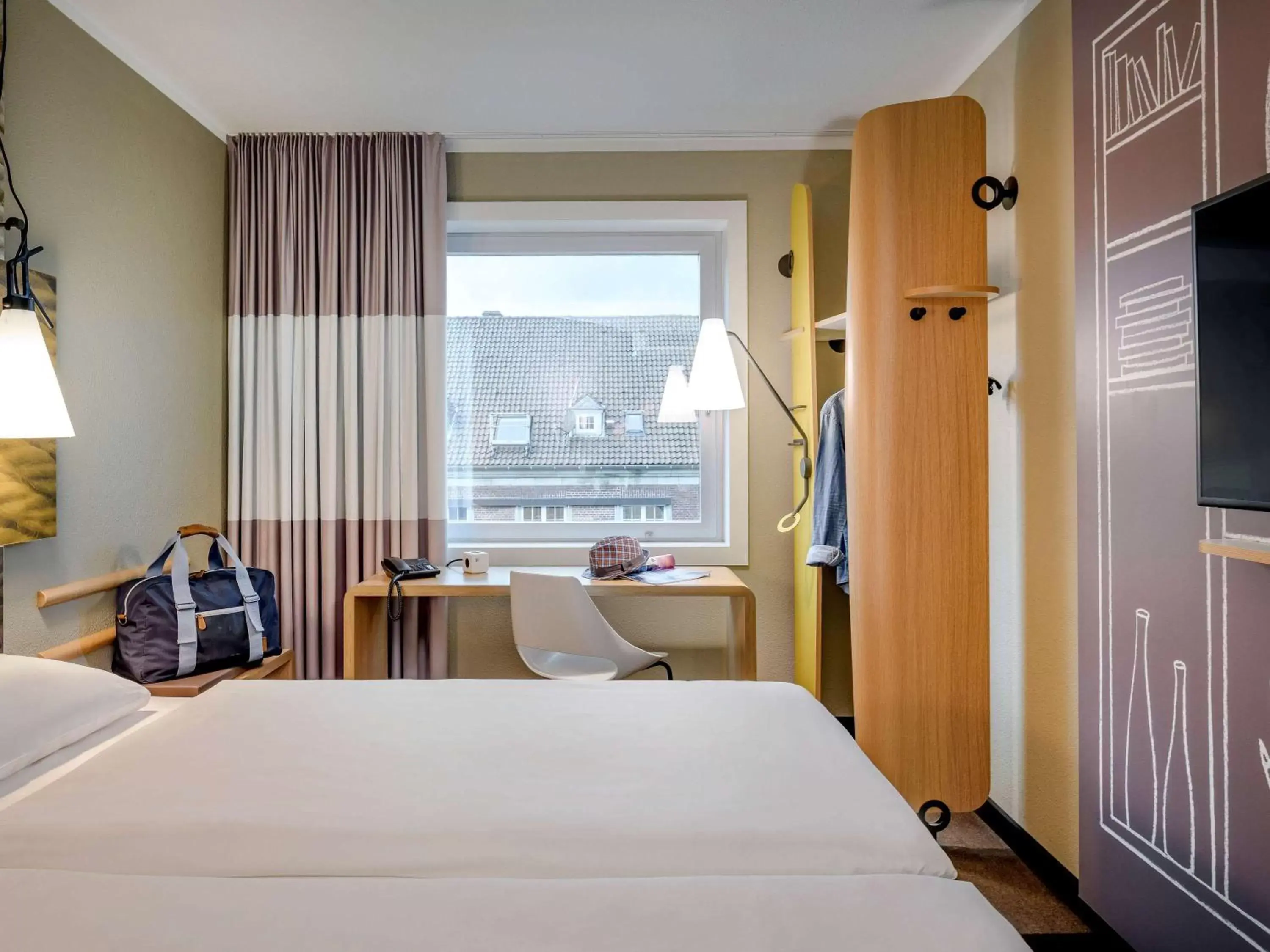 Photo of the whole room, Bed in Ibis Münster City