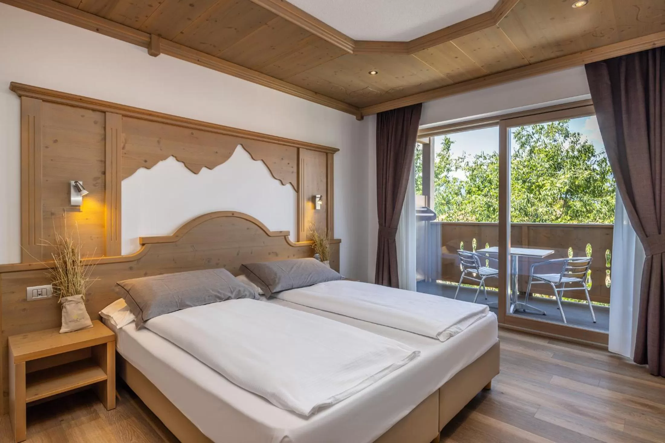 Bedroom, Bed in Miraval Hotel