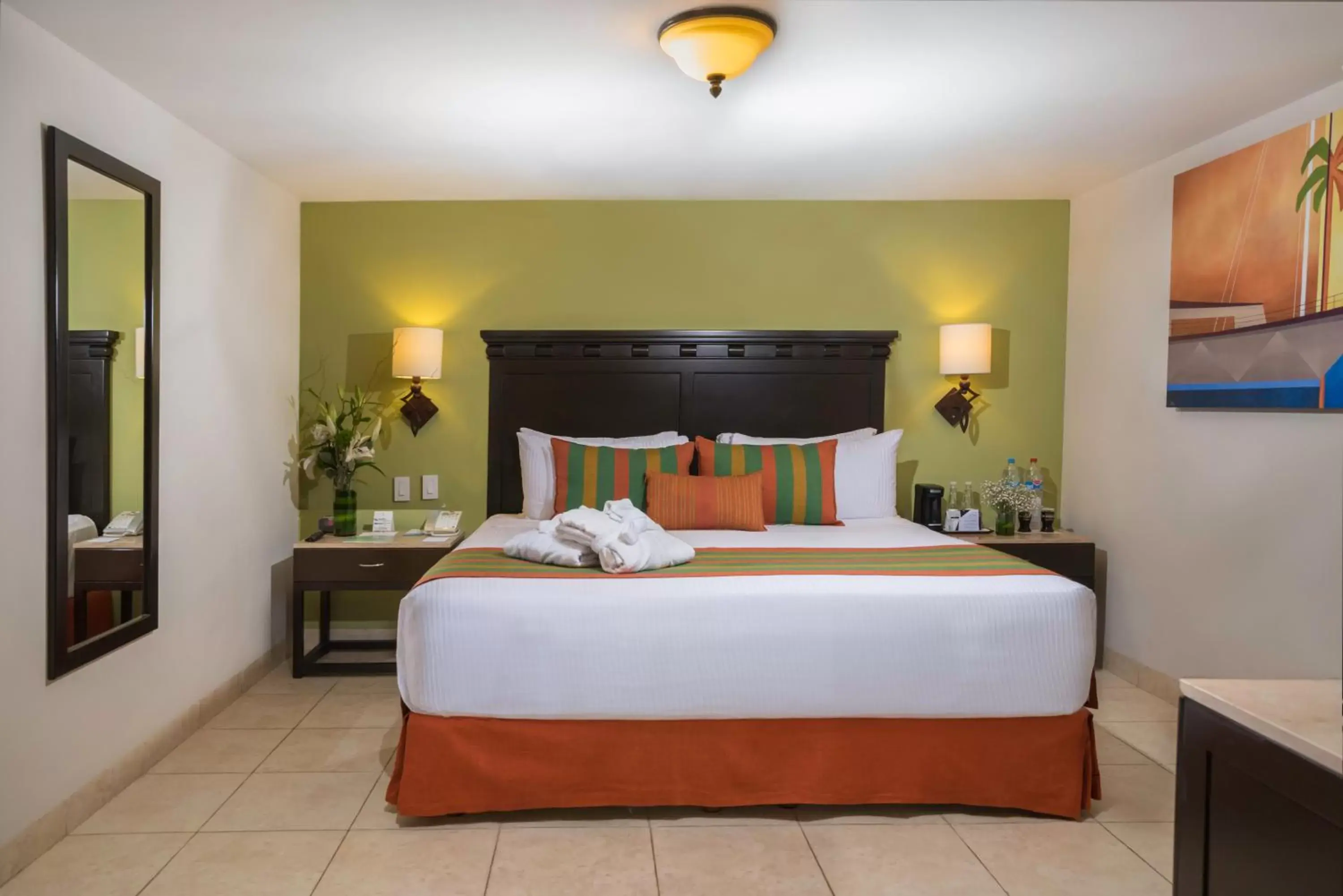 Bed in Hotel Tesoro Los Cabos