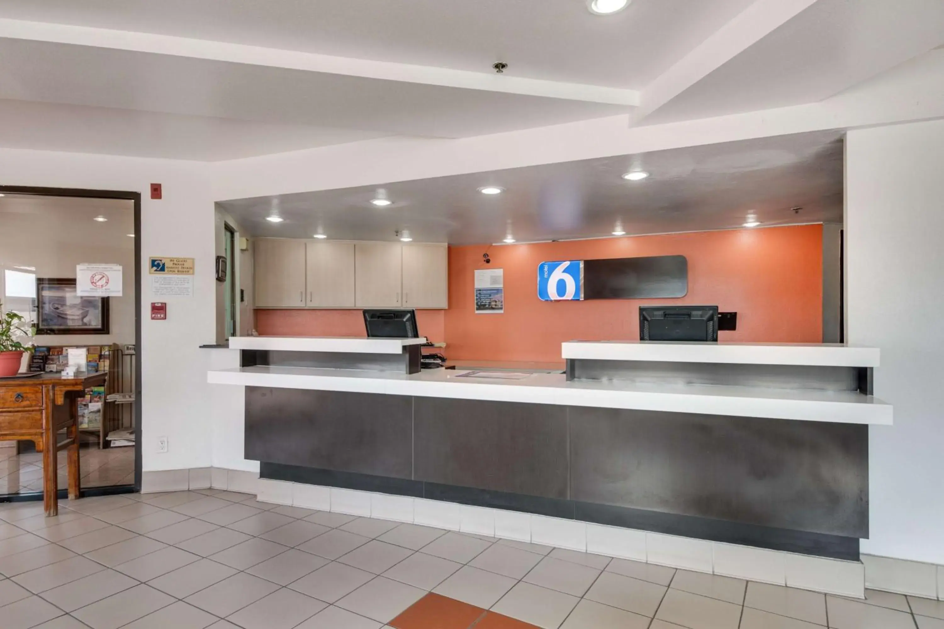 Facade/entrance, Lobby/Reception in Motel 6-Brownsville, TX North