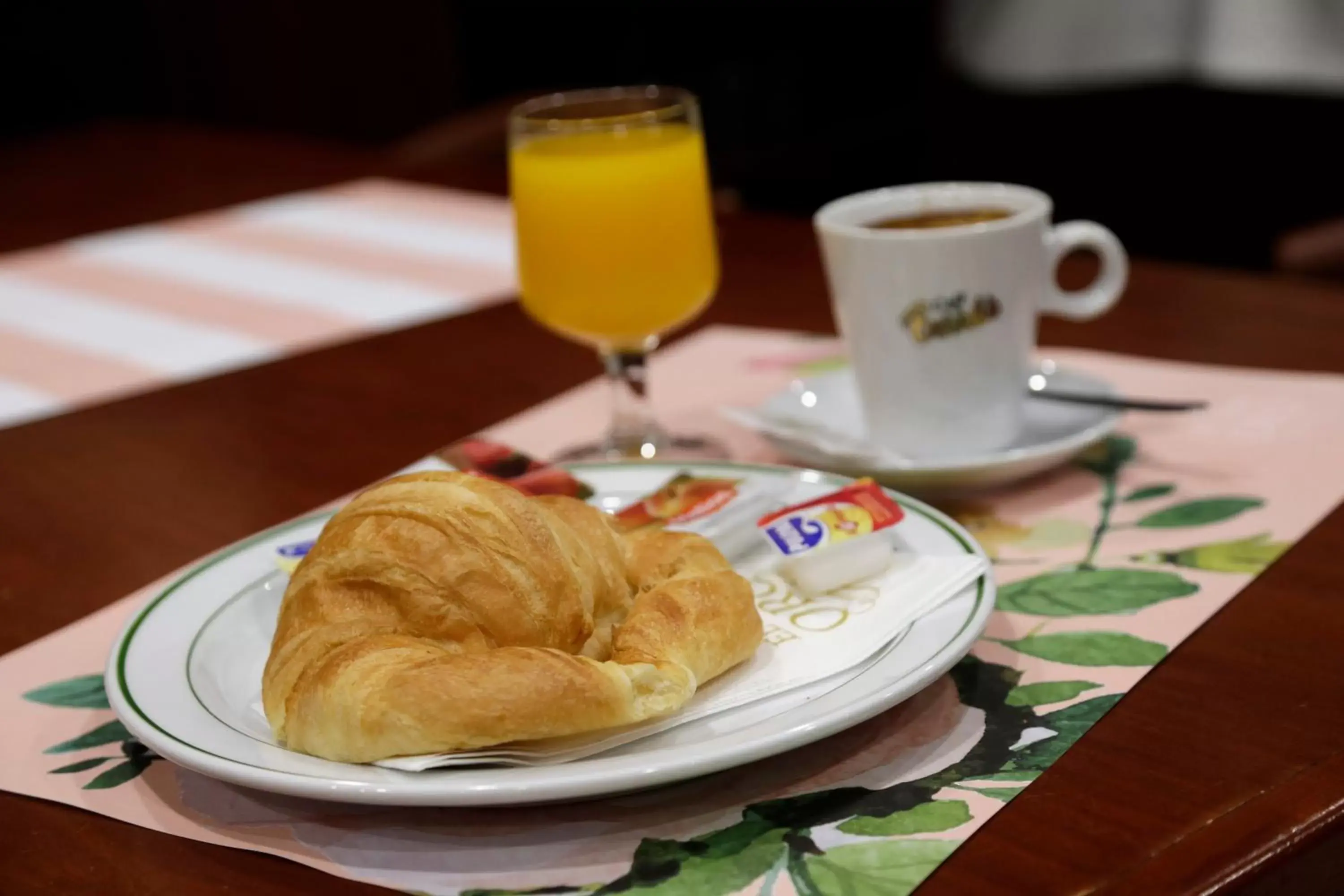Breakfast in Basic Hotel Puerta de Sevilla