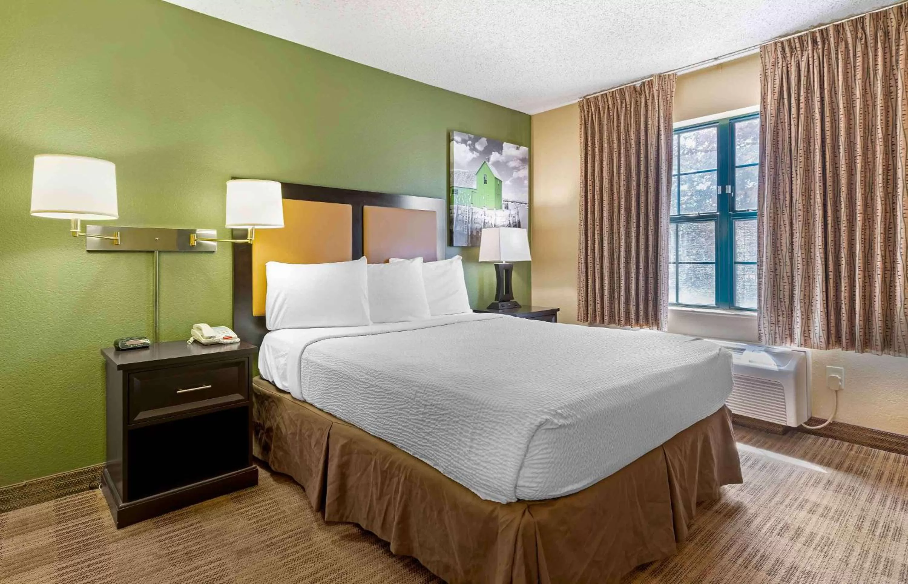 Bedroom, Bed in Extended Stay America Suites - Livermore - Airway Blvd
