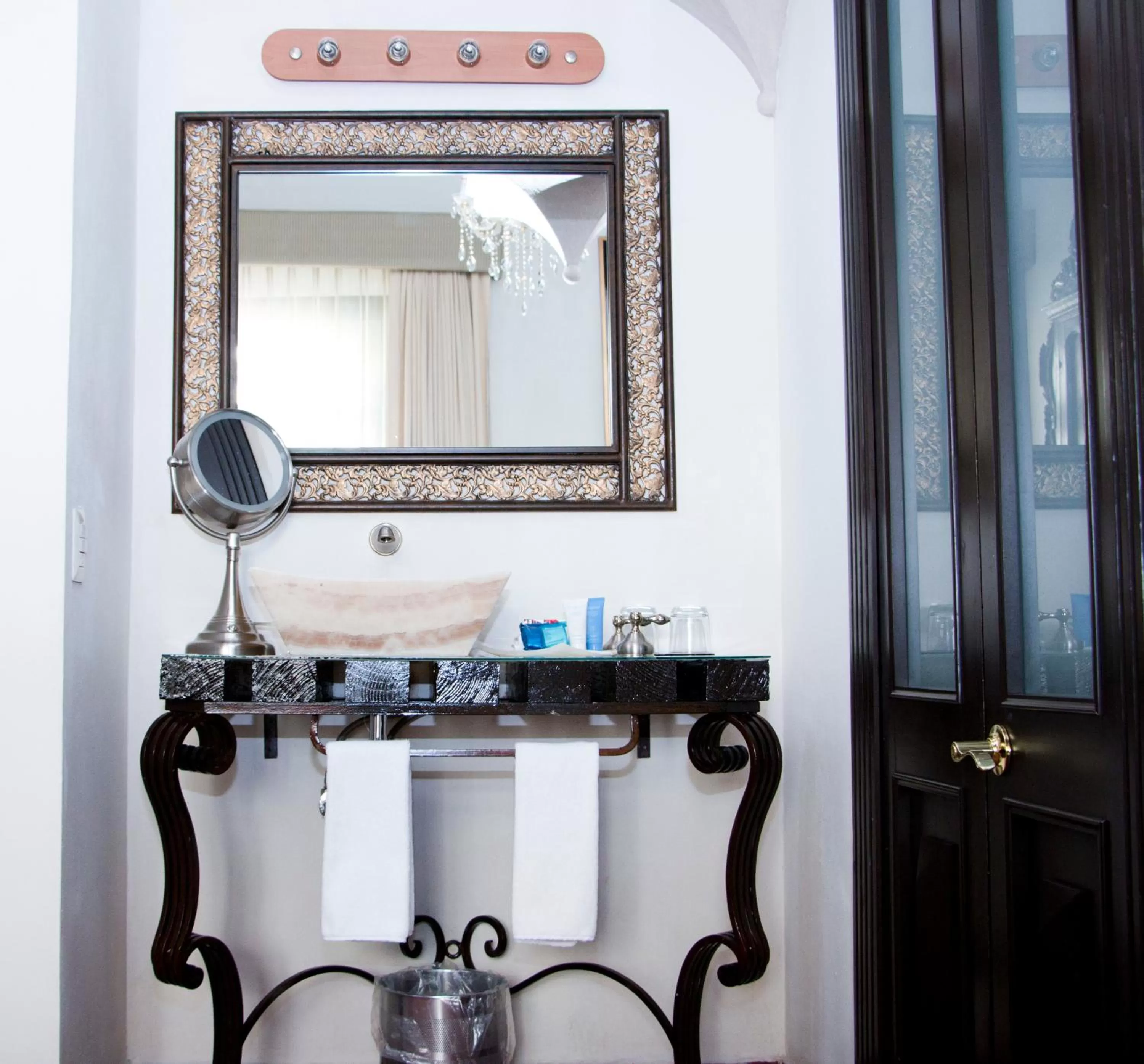 Bathroom in Hotel Herencia By Hosting House