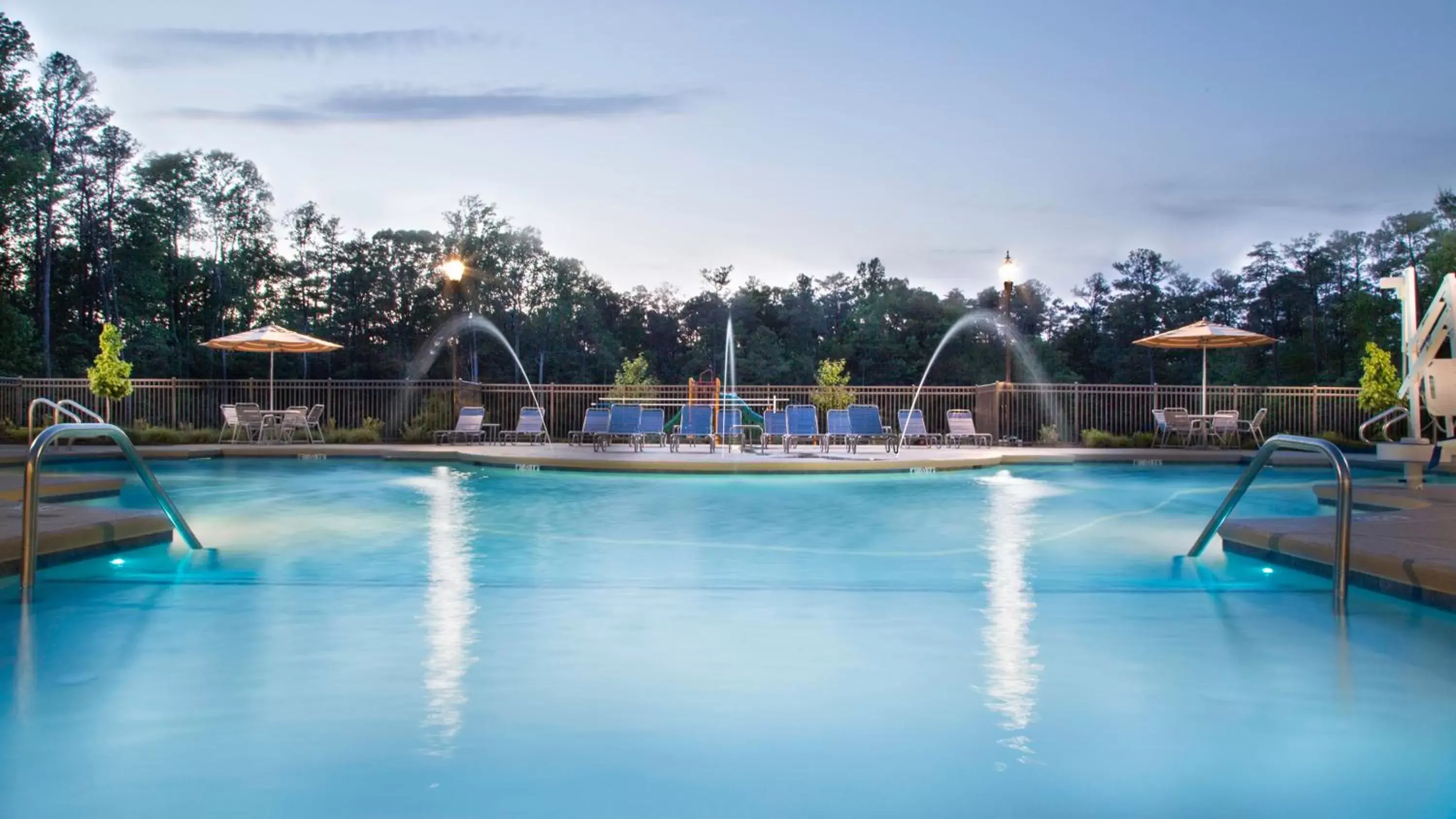 Swimming Pool in Holiday Inn Club Vacations Williamsburg Resort, an IHG Hotel