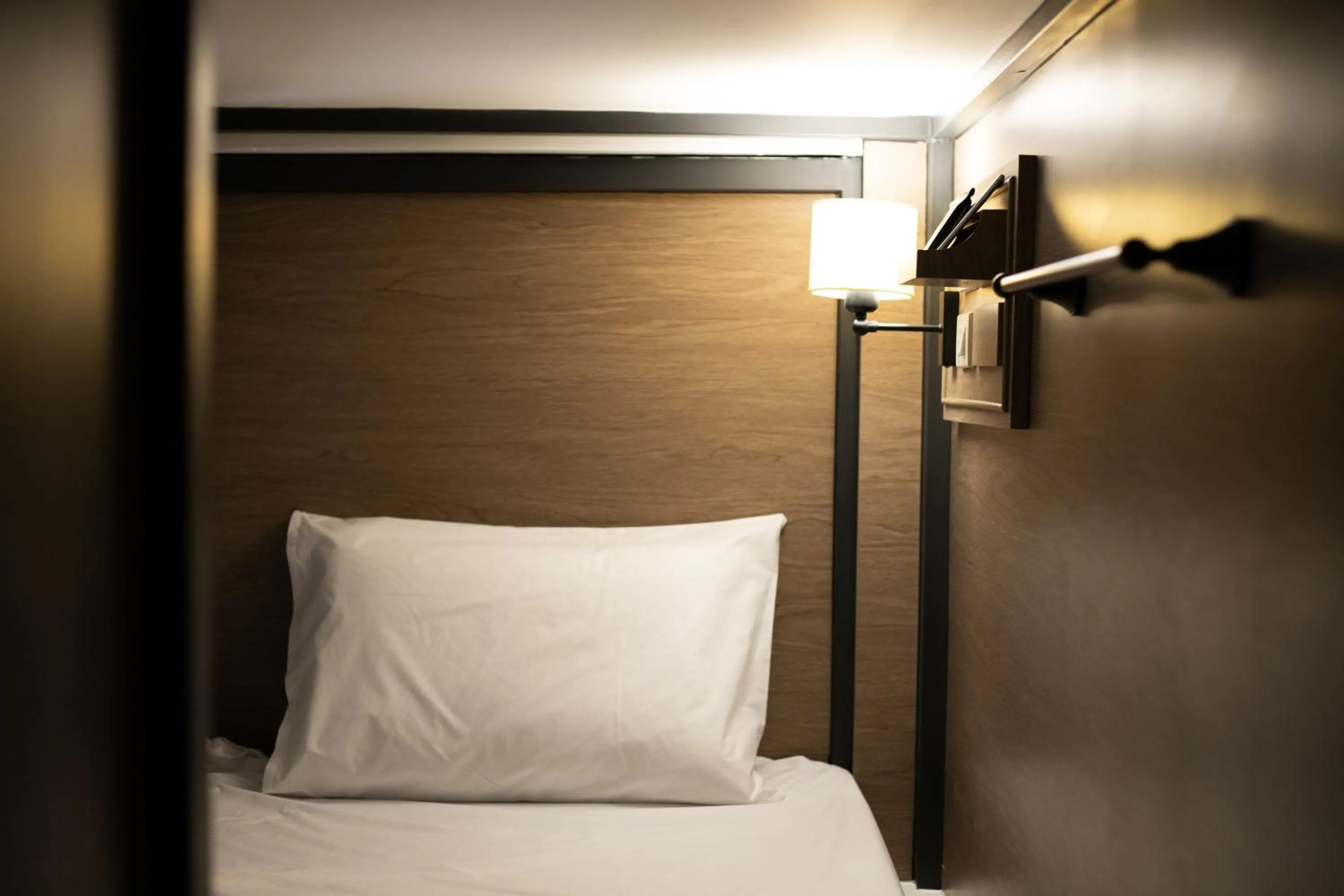 Bed in Warm Window Silom