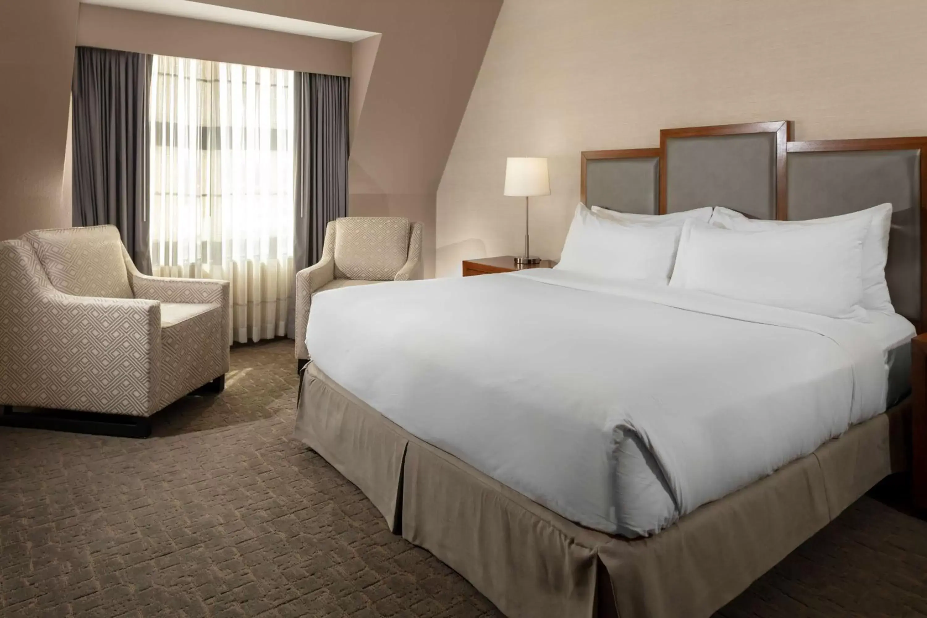 Bed in DoubleTree by Hilton Hotel Burlington Vermont