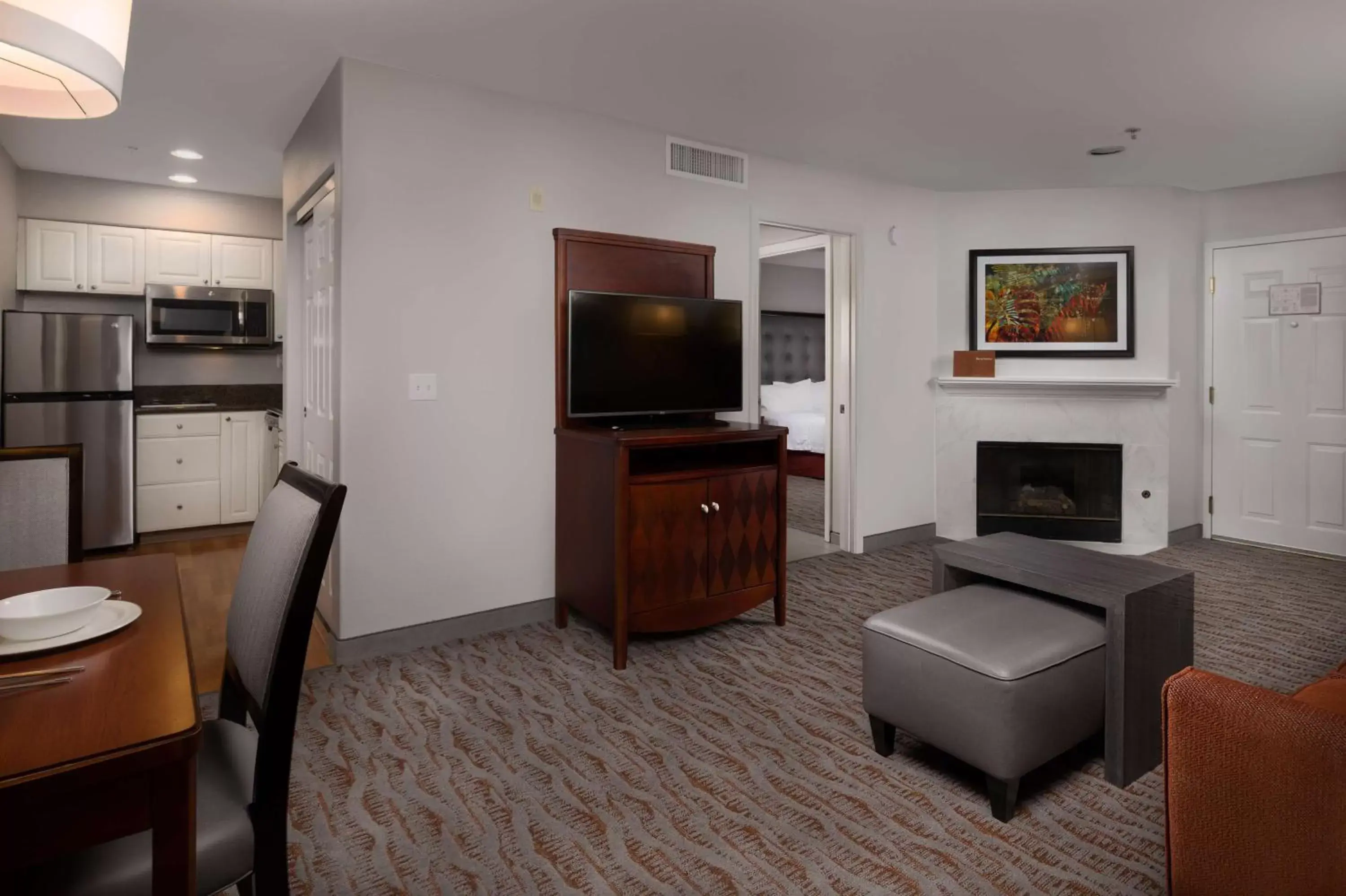 Bedroom, TV/Entertainment Center in Homewood Suites by Hilton Vancouver / Portland