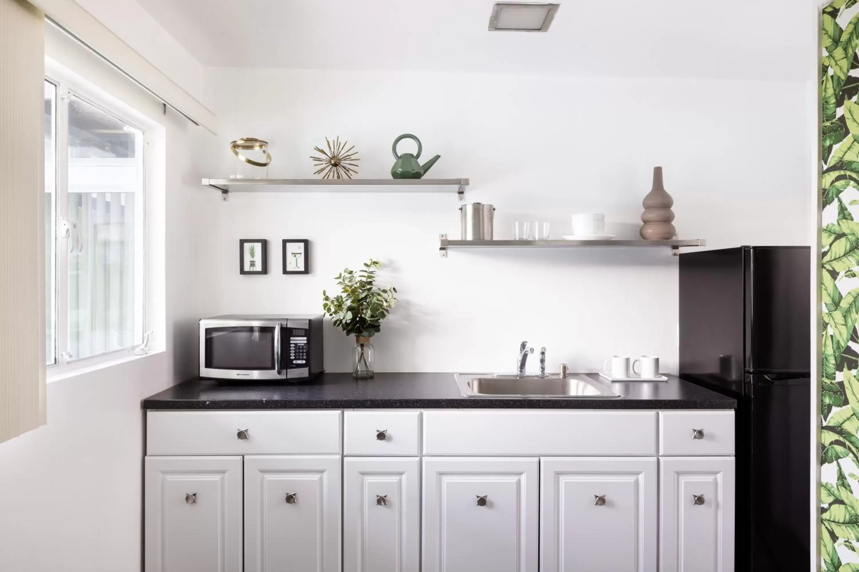 Kitchen or kitchenette, Kitchen/Kitchenette in The Three Fifty Hotel, A Kirkwood Collection Hotel