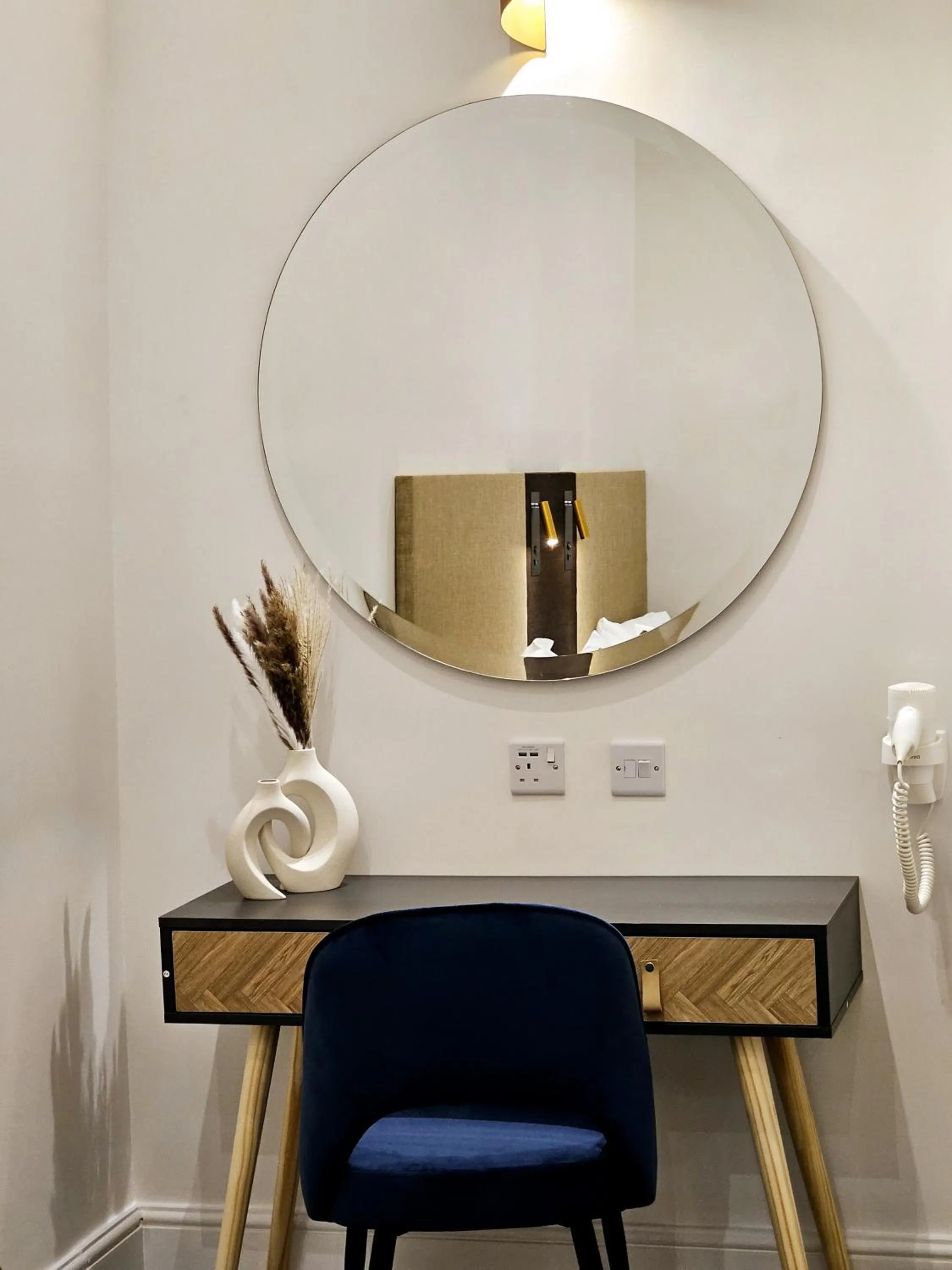 hair dresser in Hyde Park Superior Apartments