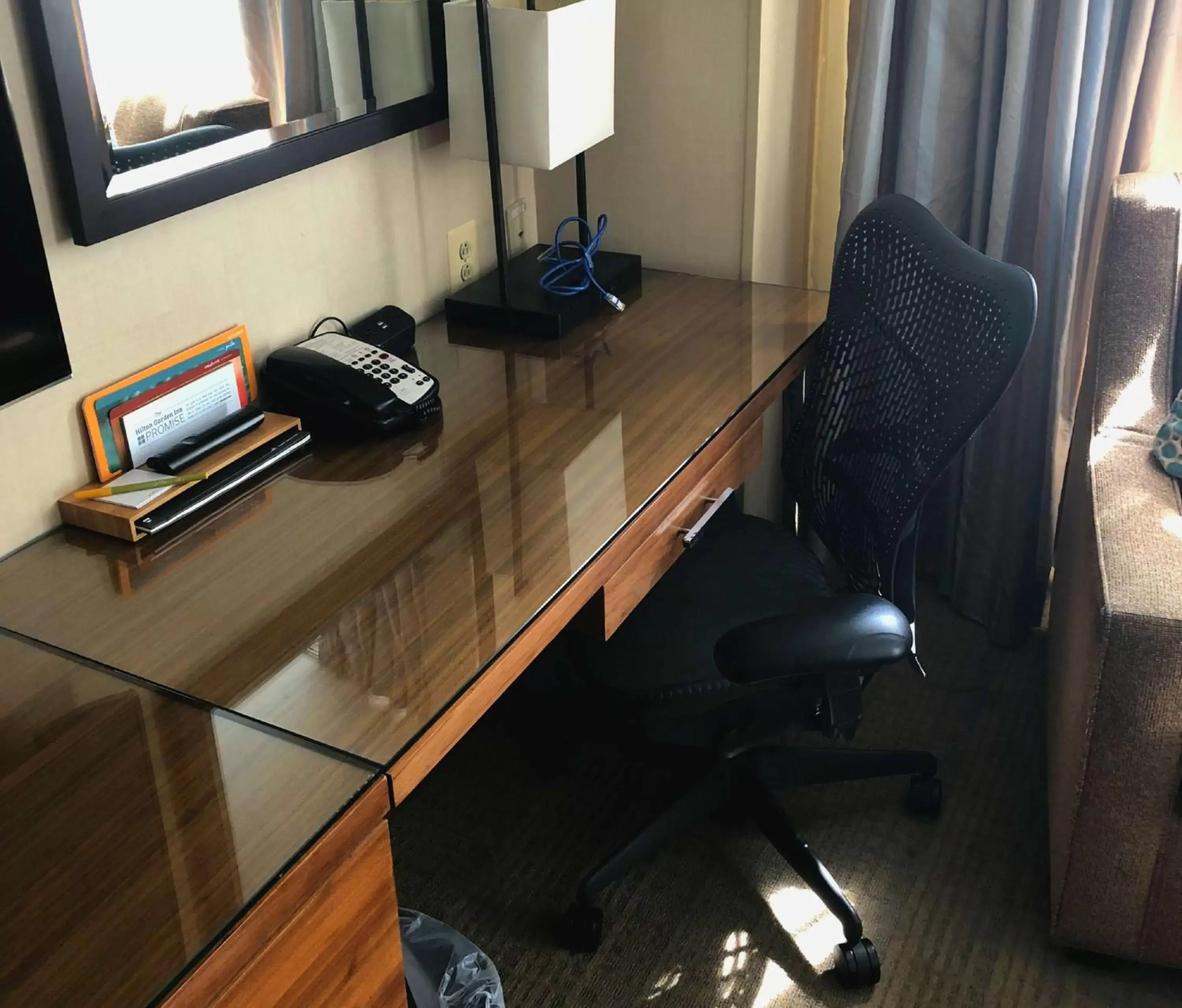 Bedroom, TV/Entertainment Center in Hilton Garden Inn Baltimore Inner Harbor