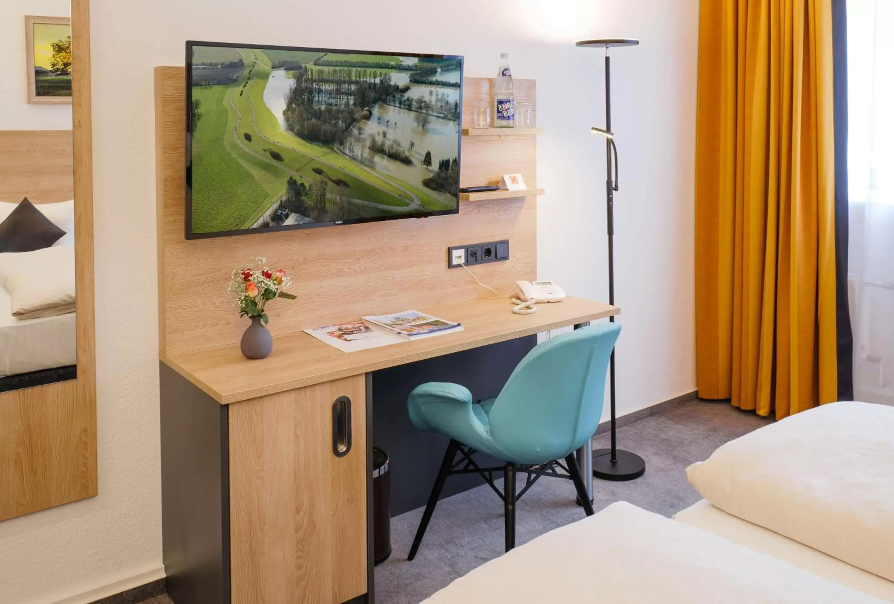 Bedroom, TV/Entertainment Center in Best Western Comfort Business Hotel Düsseldorf-Neuss