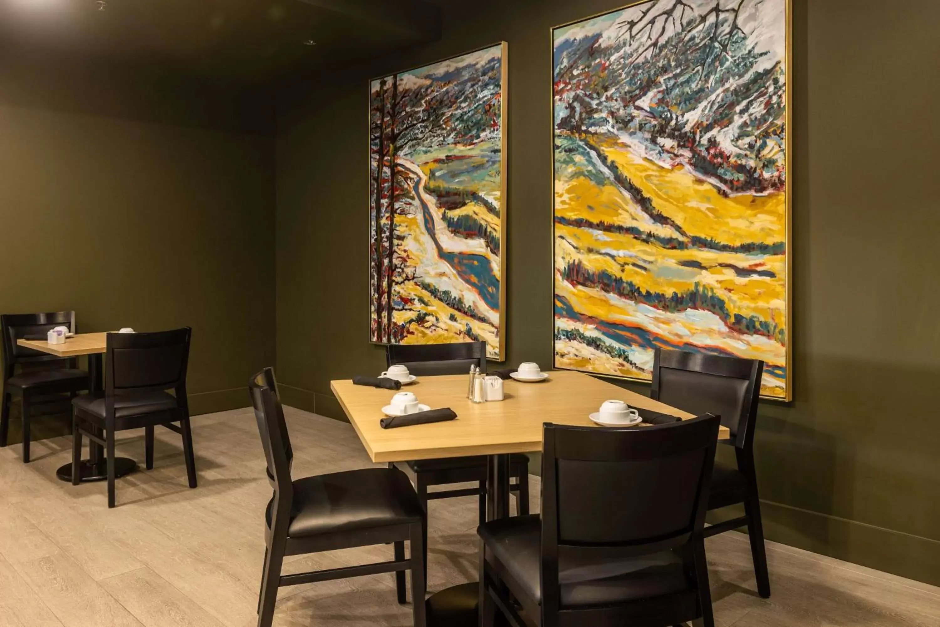 Restaurant/places to eat in DoubleTree by Hilton Calgary North Restaurant/places to eat in DoubleTree by Hilton Calgary North