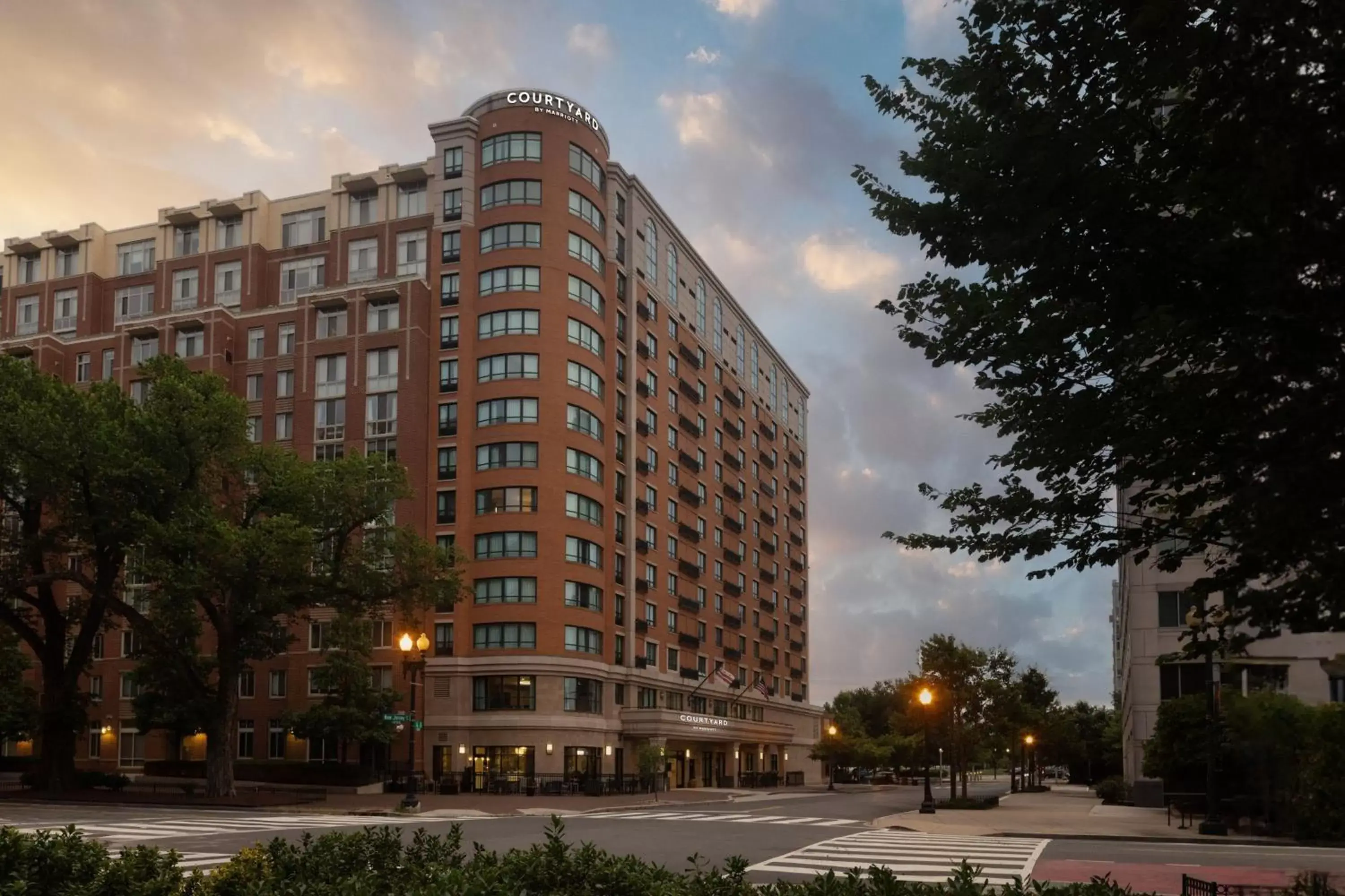 Property Building in Courtyard by Marriott Washington Capitol Hill/Navy Yard