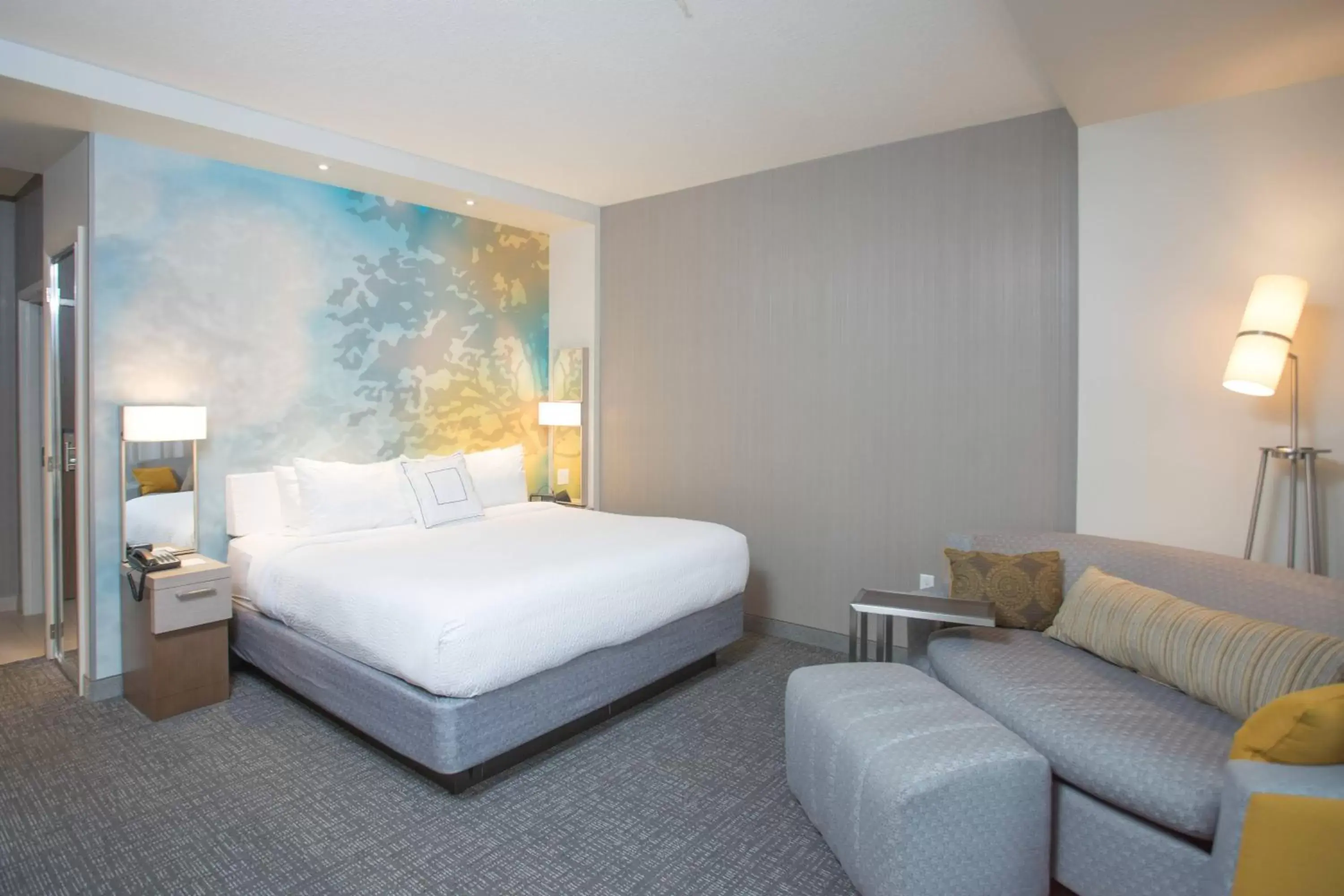 Photo of the whole room, Bed in Courtyard by Marriott Albion