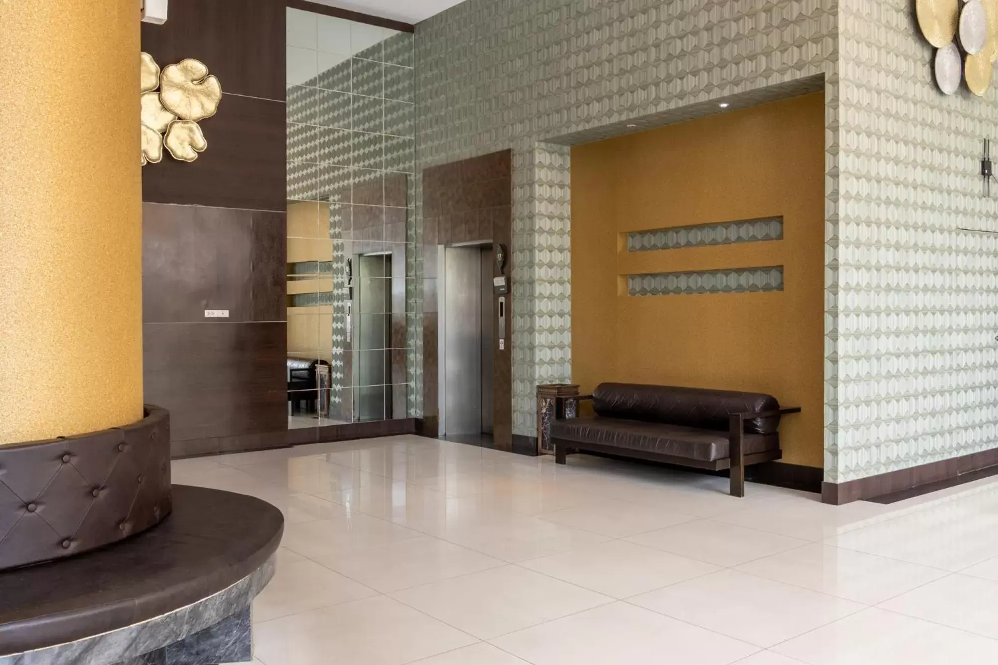 elevator, Lobby/Reception in Boss Suites Nana Hotel