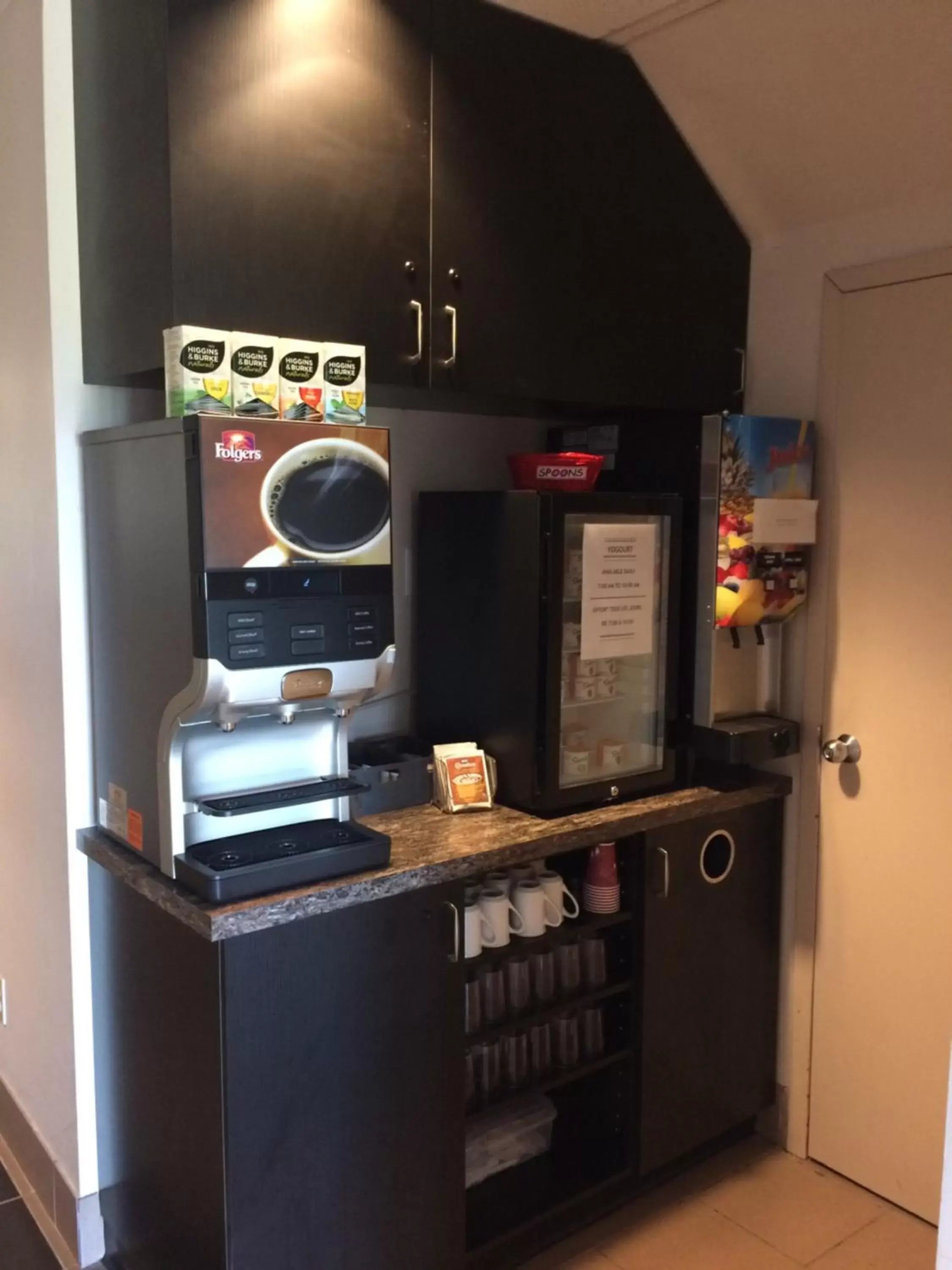 Coffee/tea facilities in Coastal Inn Sackville