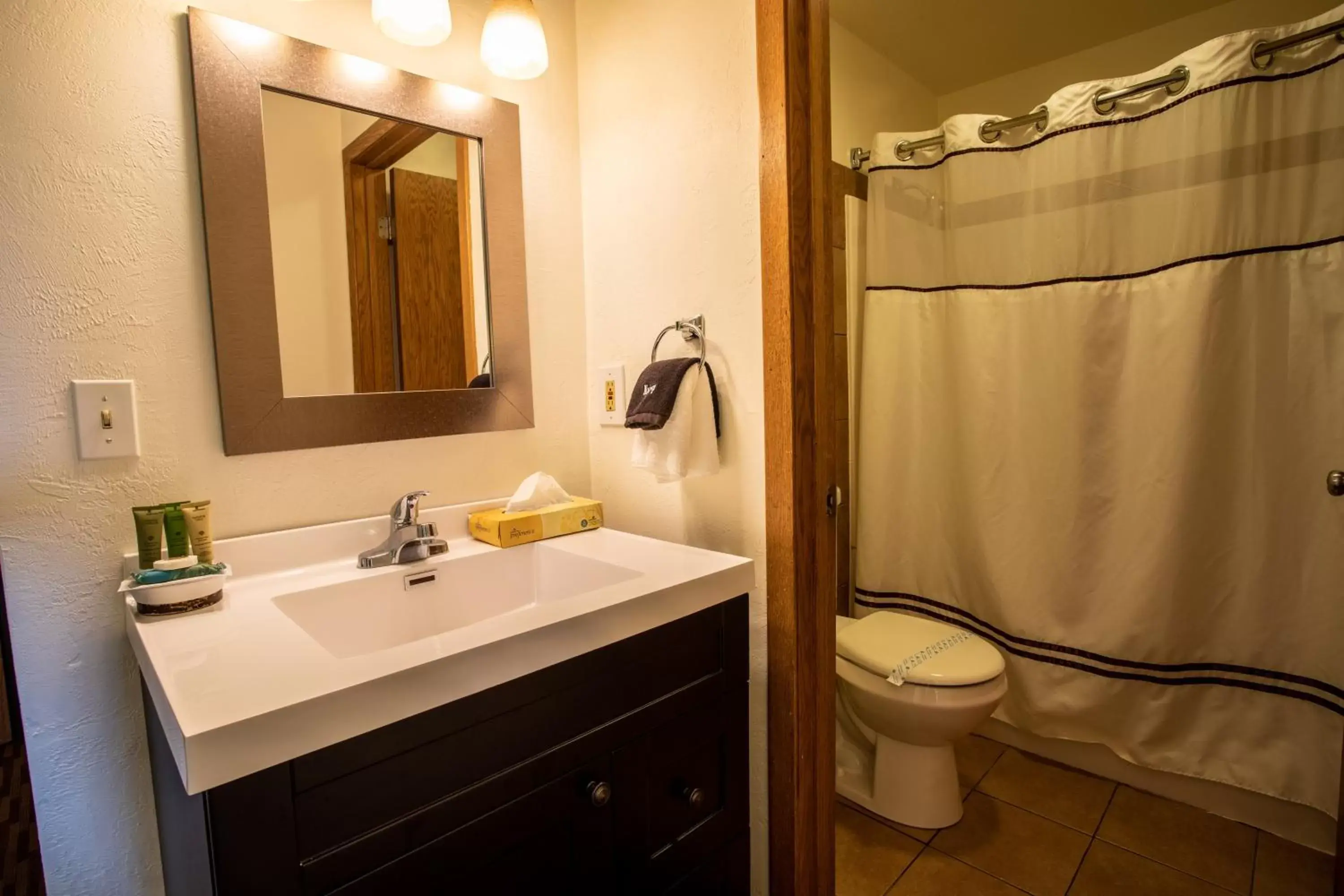 Bathroom in Open Hearth Lodge