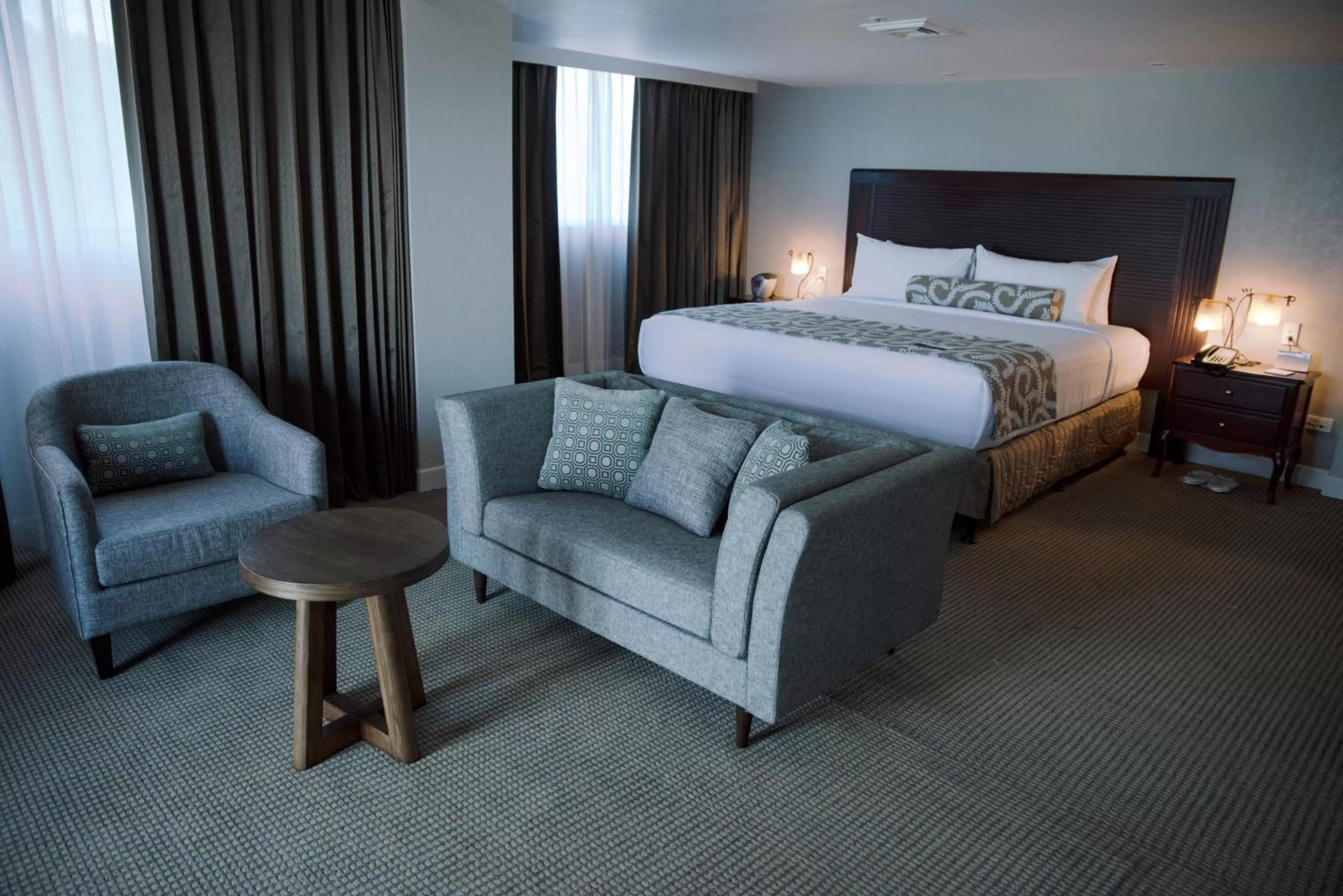 Bedroom, Bed in Crowne Plaza Managua by IHG